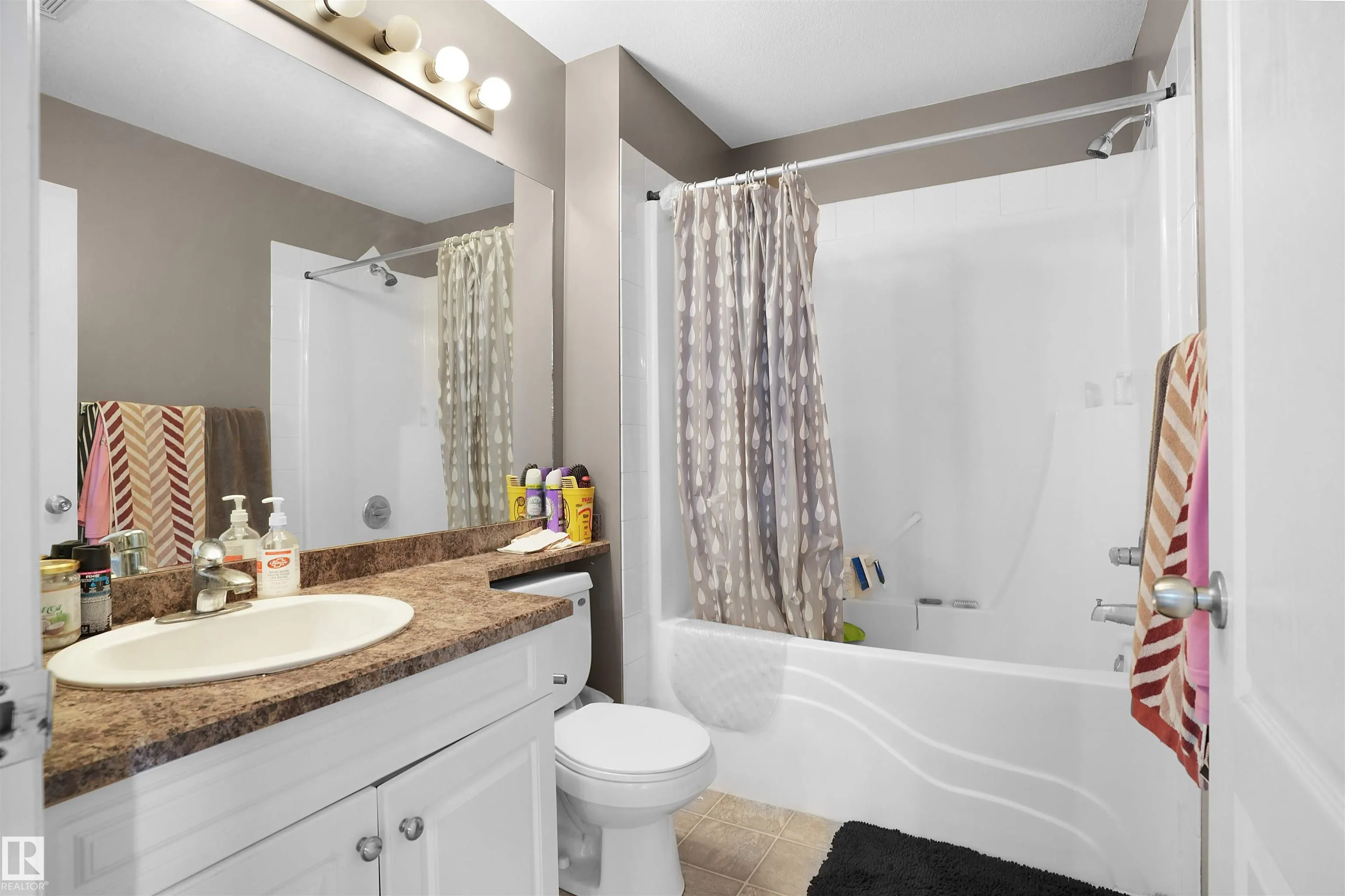 320 CLAREVIEW STATION Drive