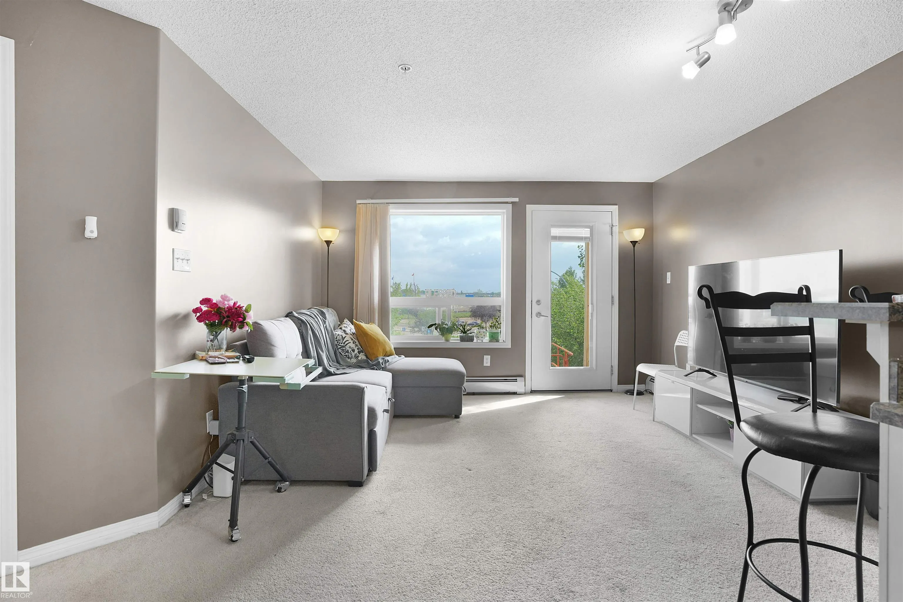 320 CLAREVIEW STATION Drive