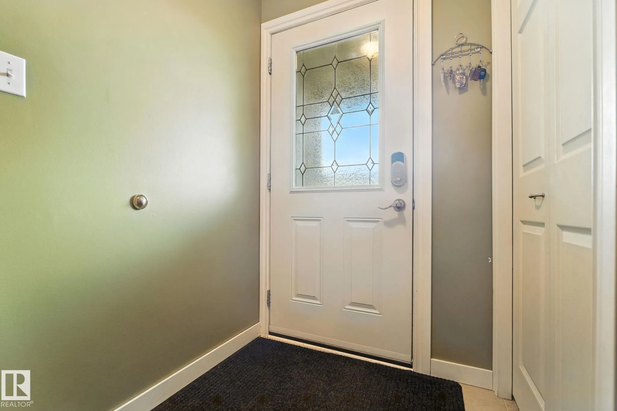 93 Wellington Crescent