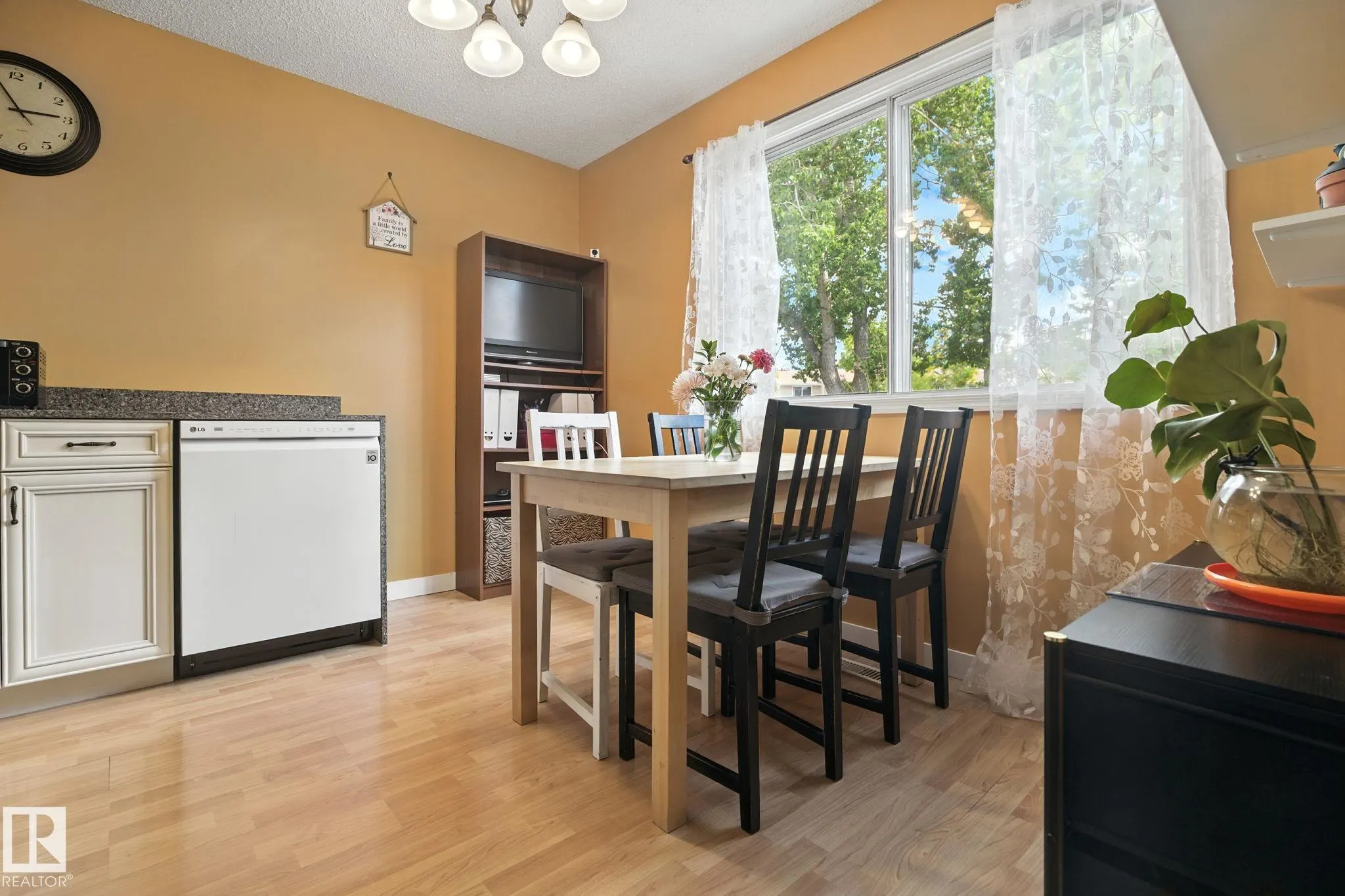 93 Wellington Crescent