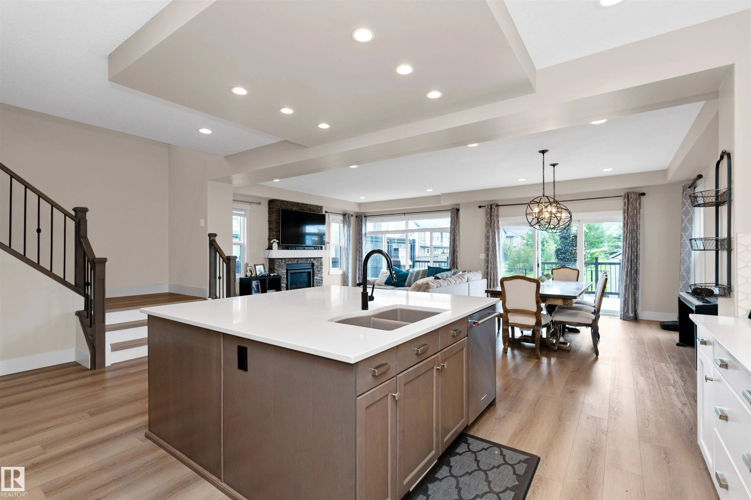 2015 PRICE LANDING