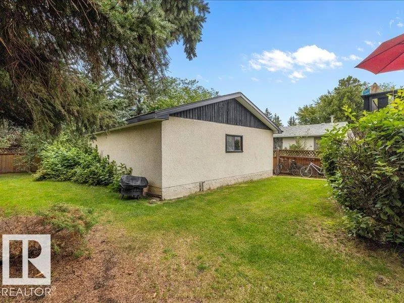 3832 110 st