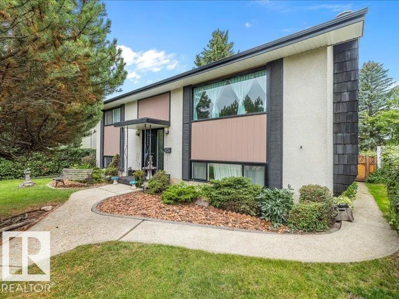 3832 110 st