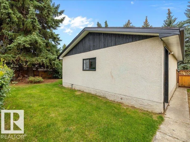 3832 110 st