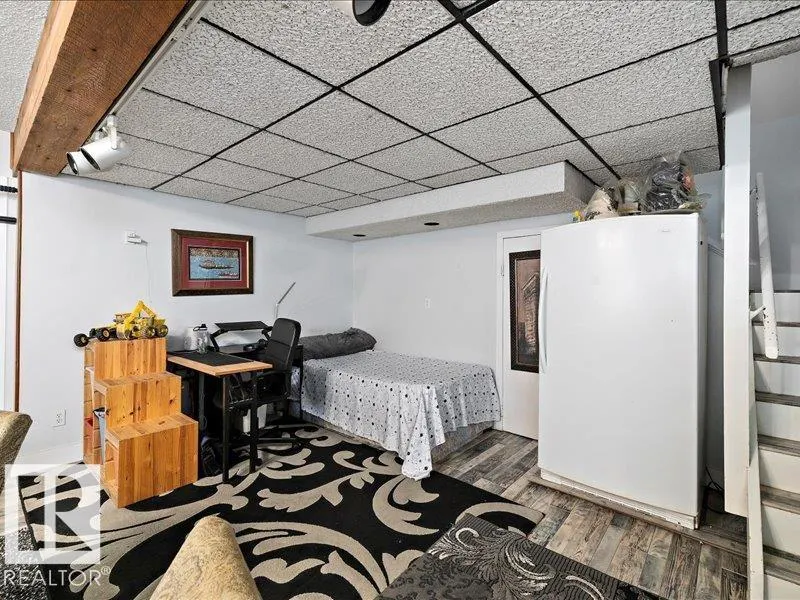 3832 110 st