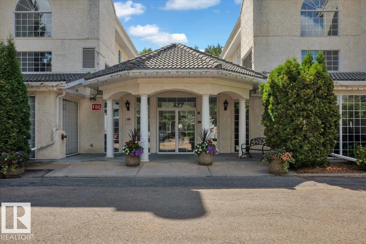 #215 45 GERVAIS RD