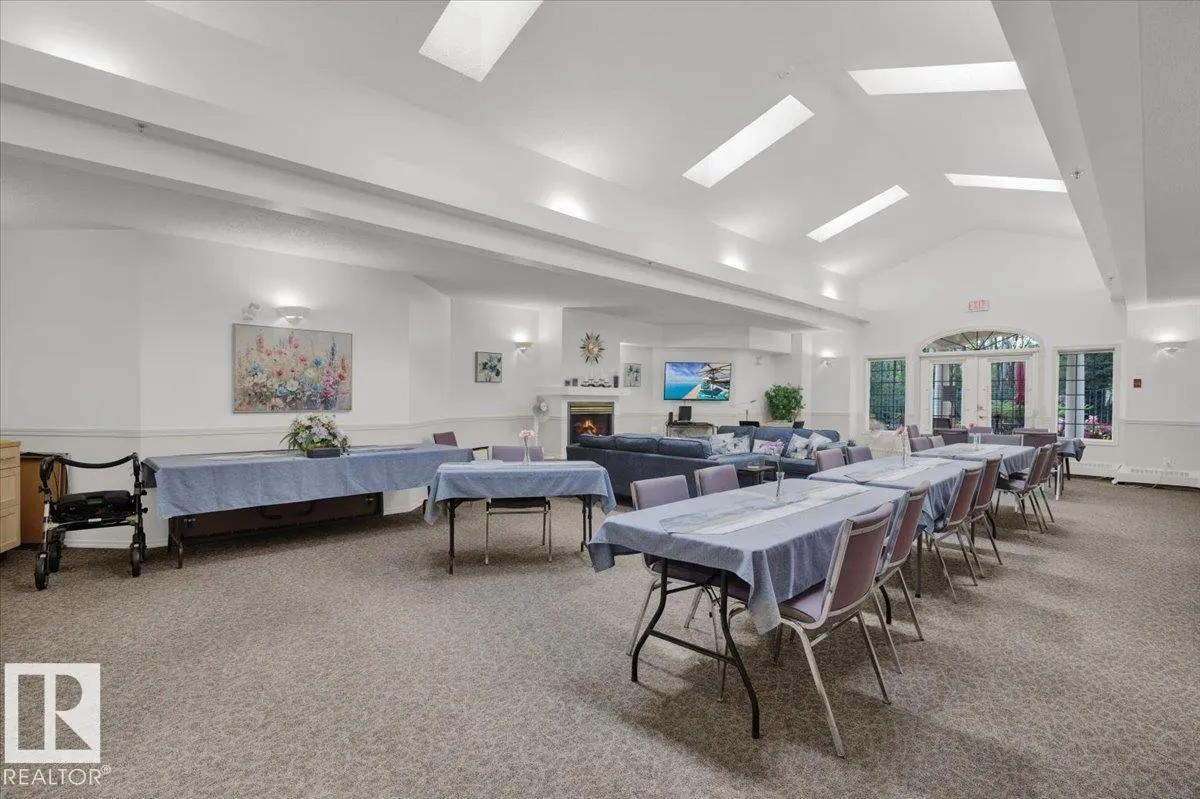#215 45 GERVAIS RD