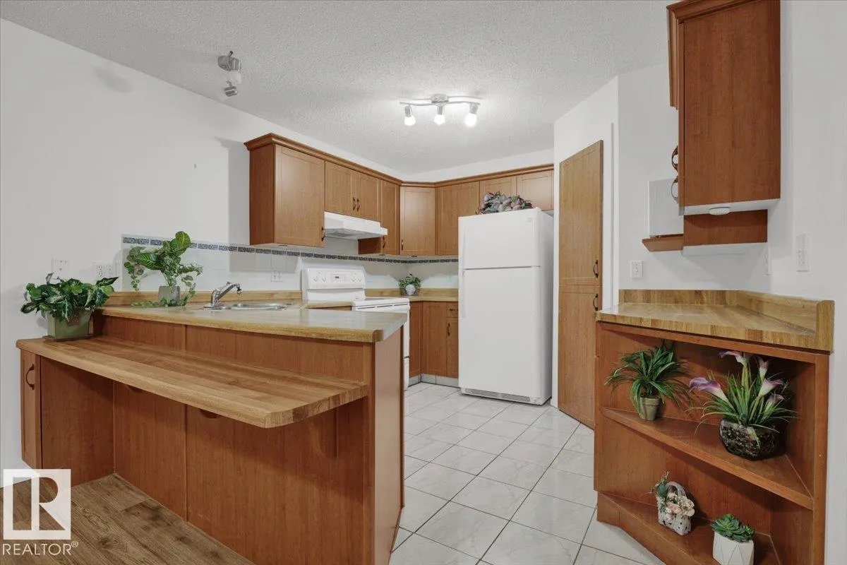 #215 45 GERVAIS RD