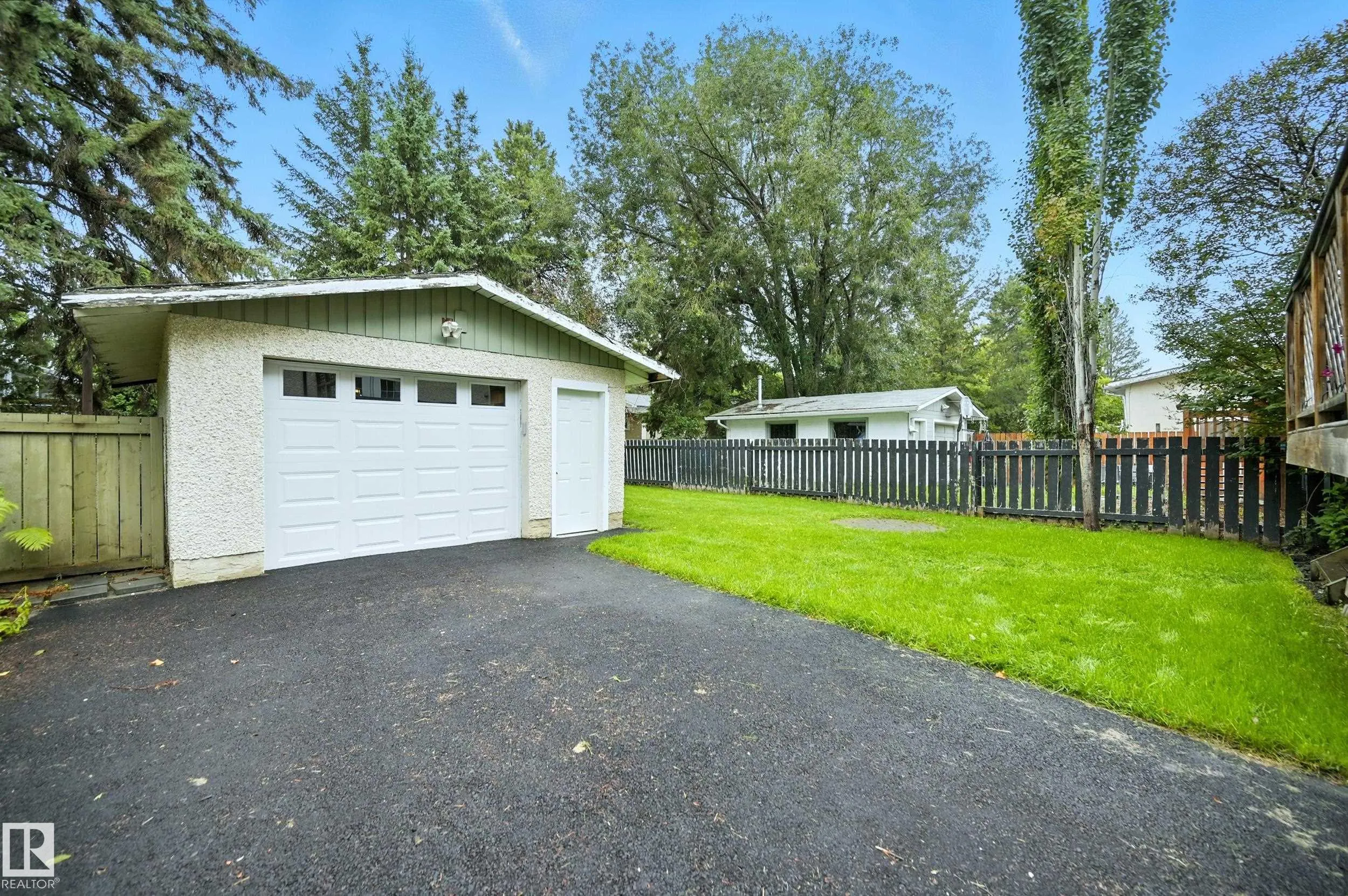 6 MARION Crescent