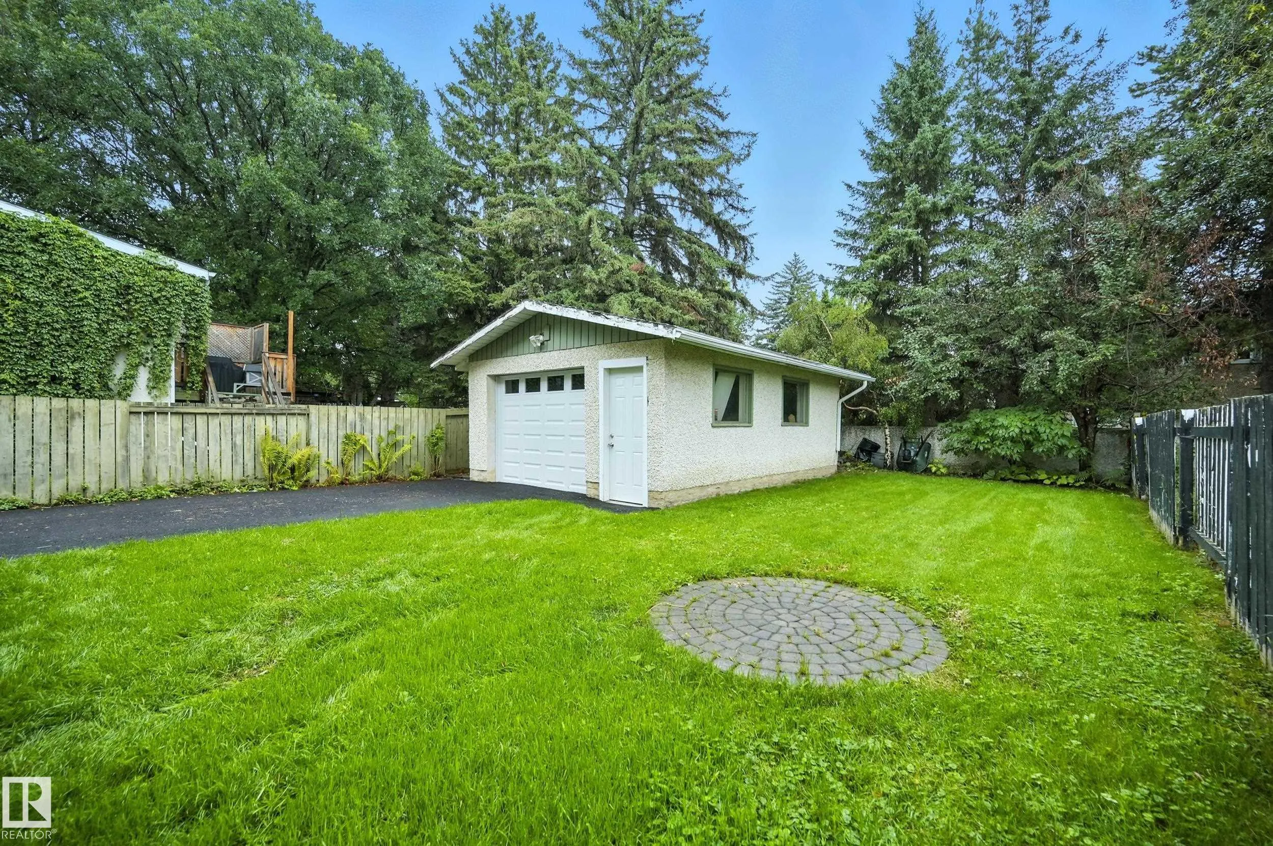 6 MARION Crescent