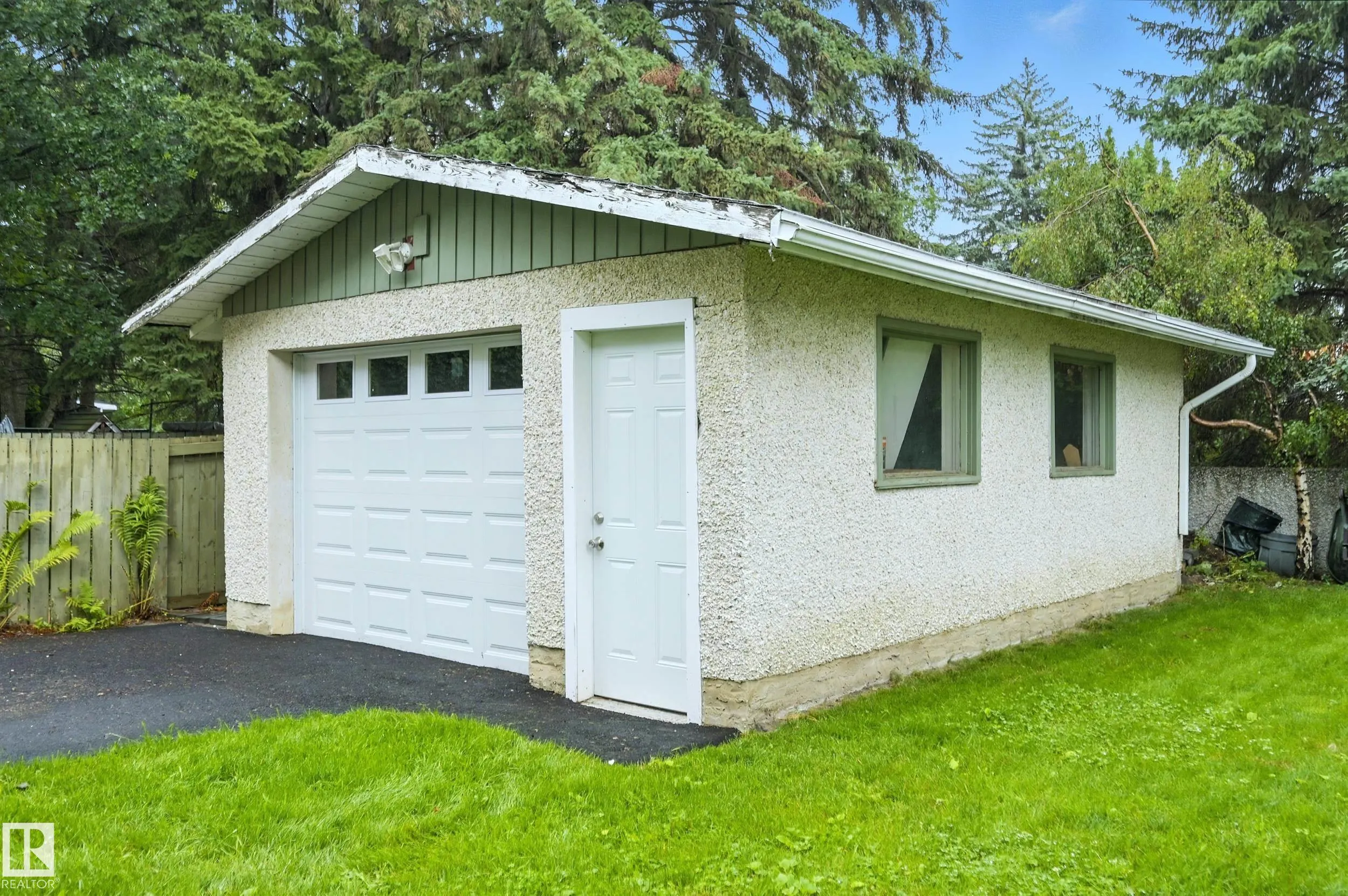 6 MARION Crescent