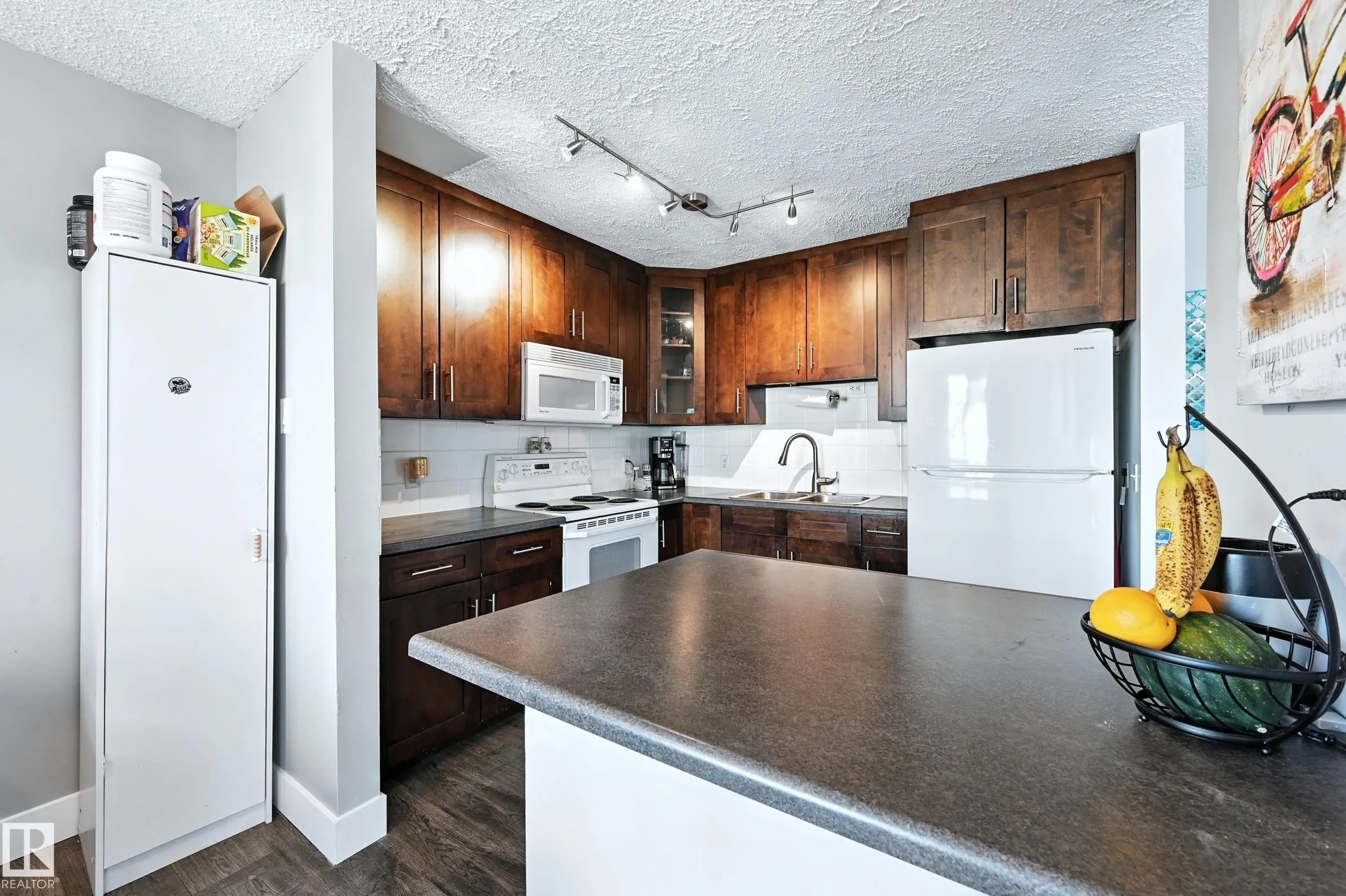 57 PIPESTONE Drive