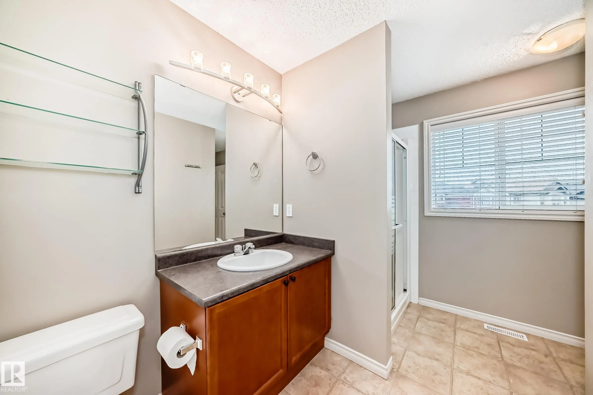 83 VAUGHN Avenue