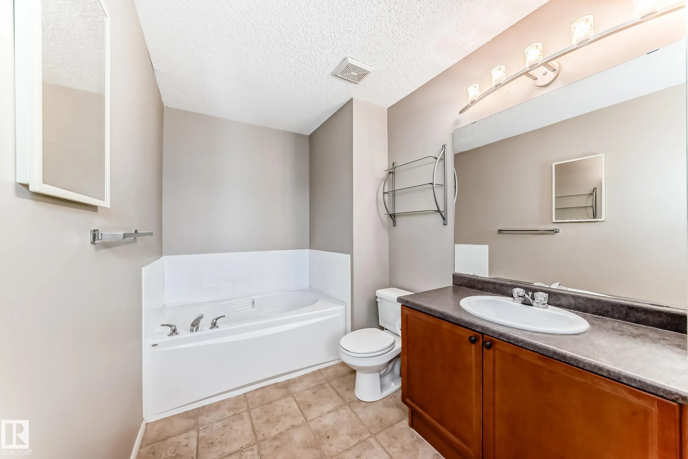 83 VAUGHN Avenue