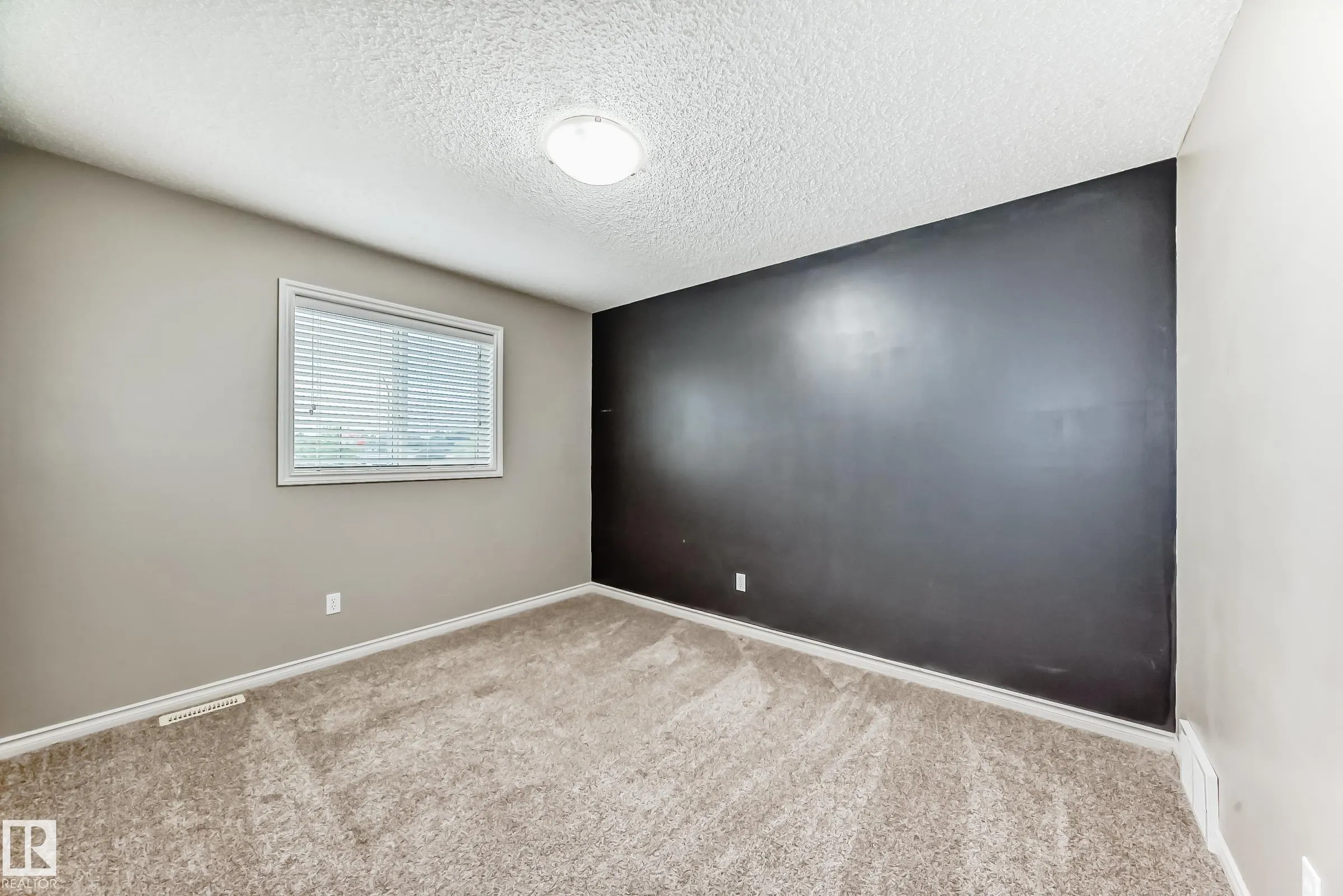 83 VAUGHN Avenue