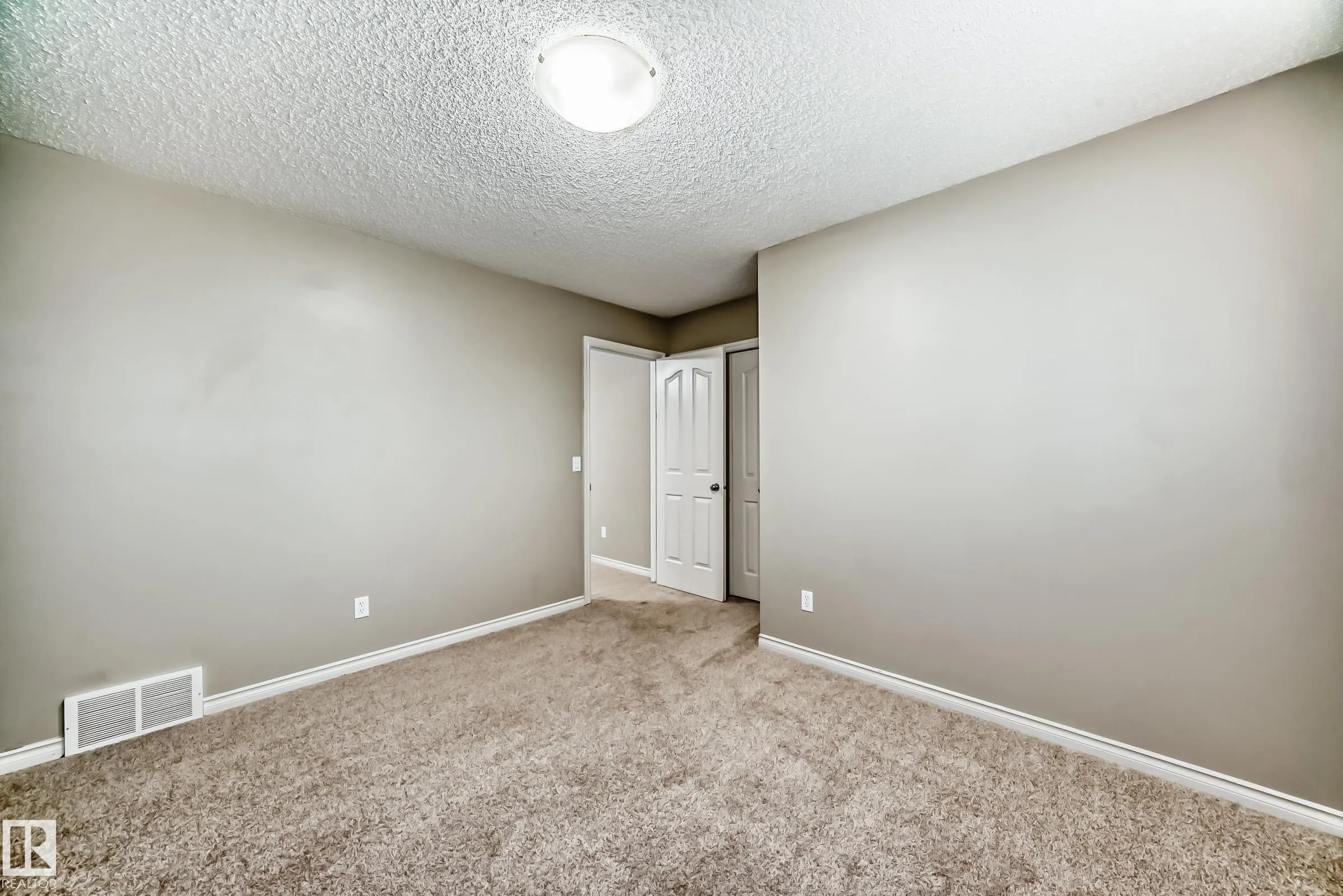 83 VAUGHN Avenue