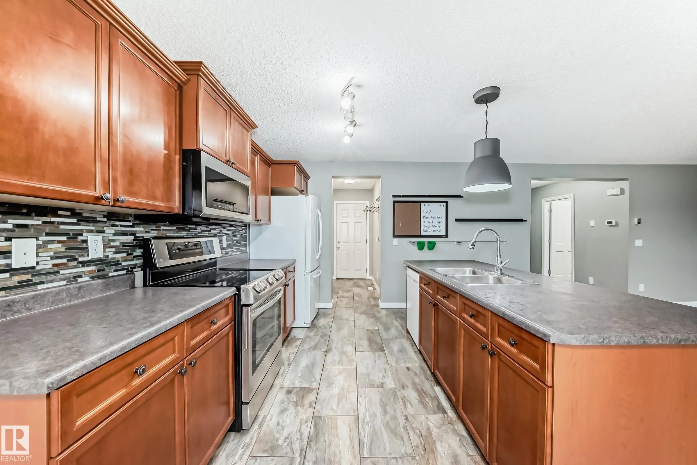83 VAUGHN Avenue