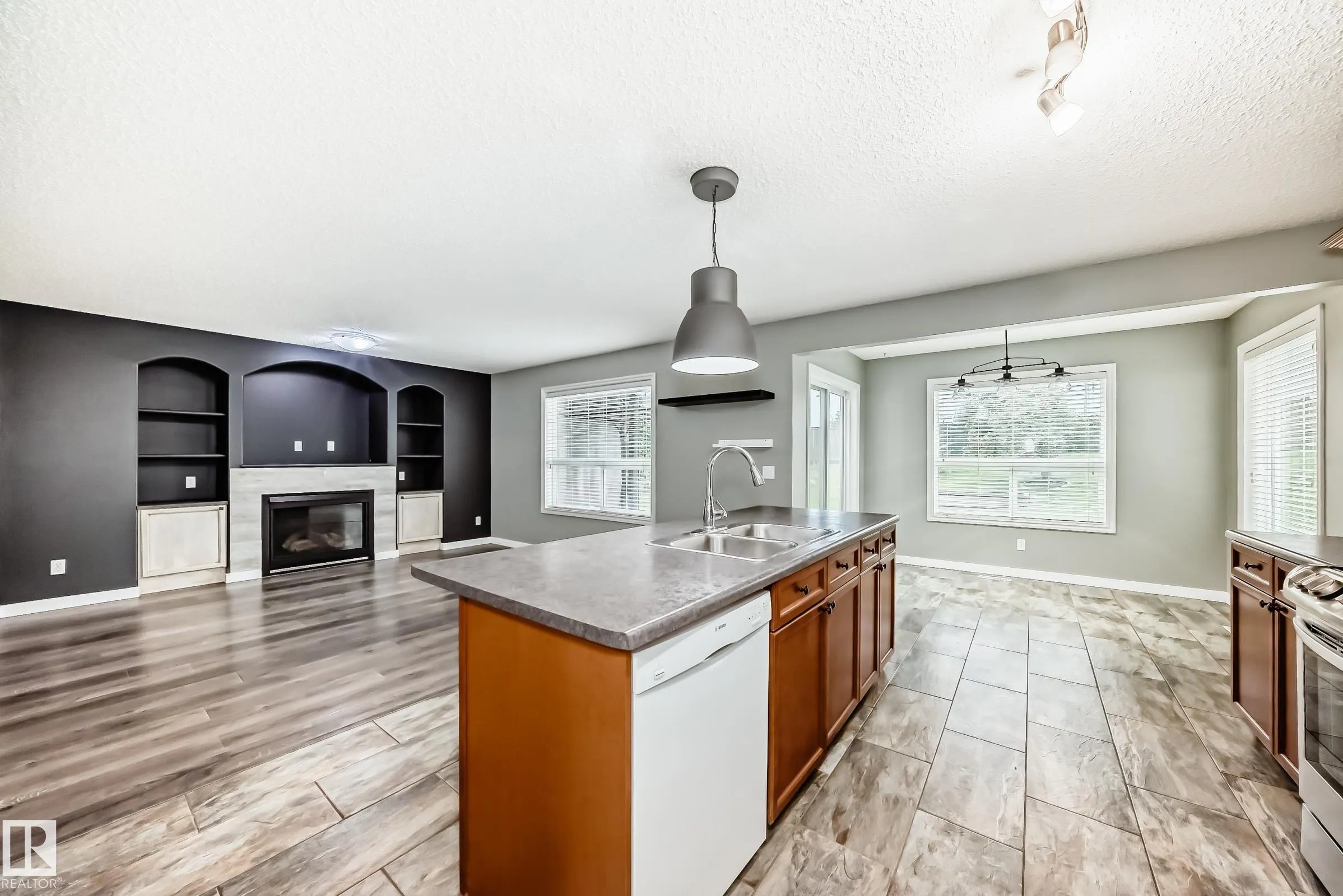 83 VAUGHN Avenue