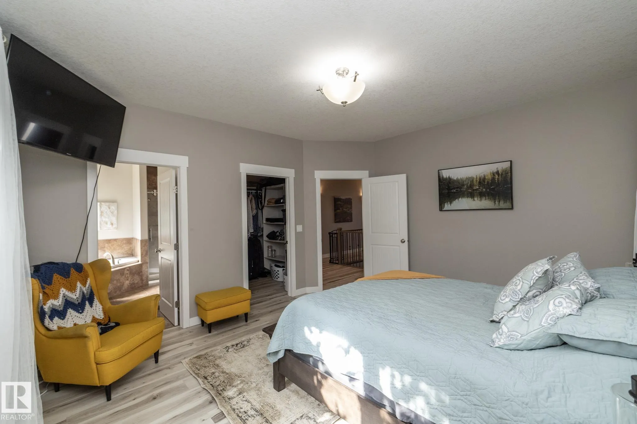 251 RAVINE Drive