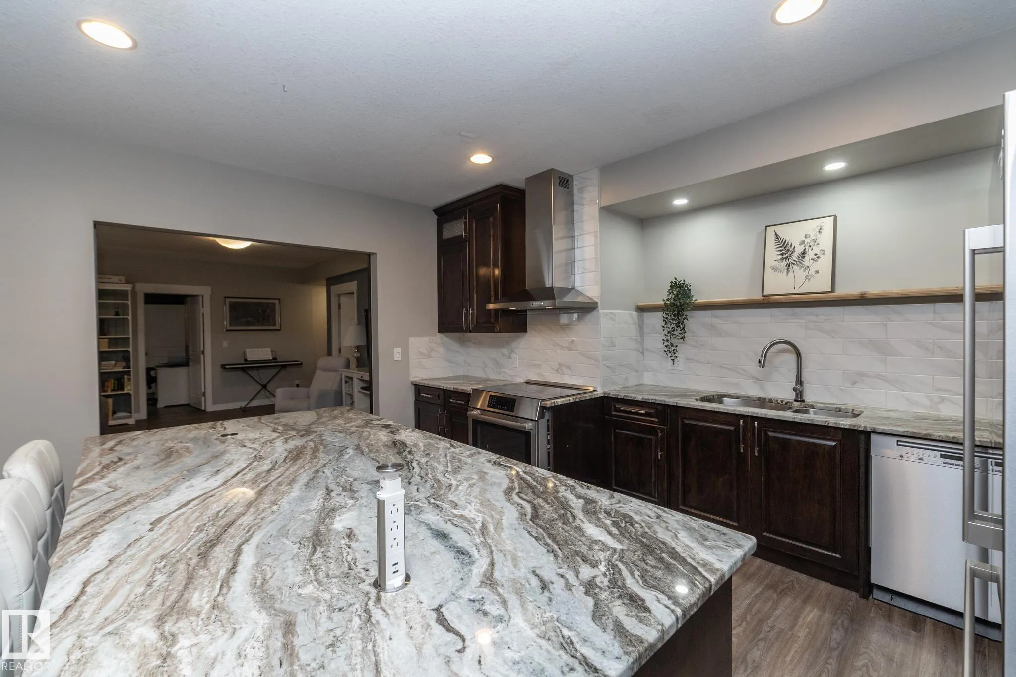251 RAVINE Drive