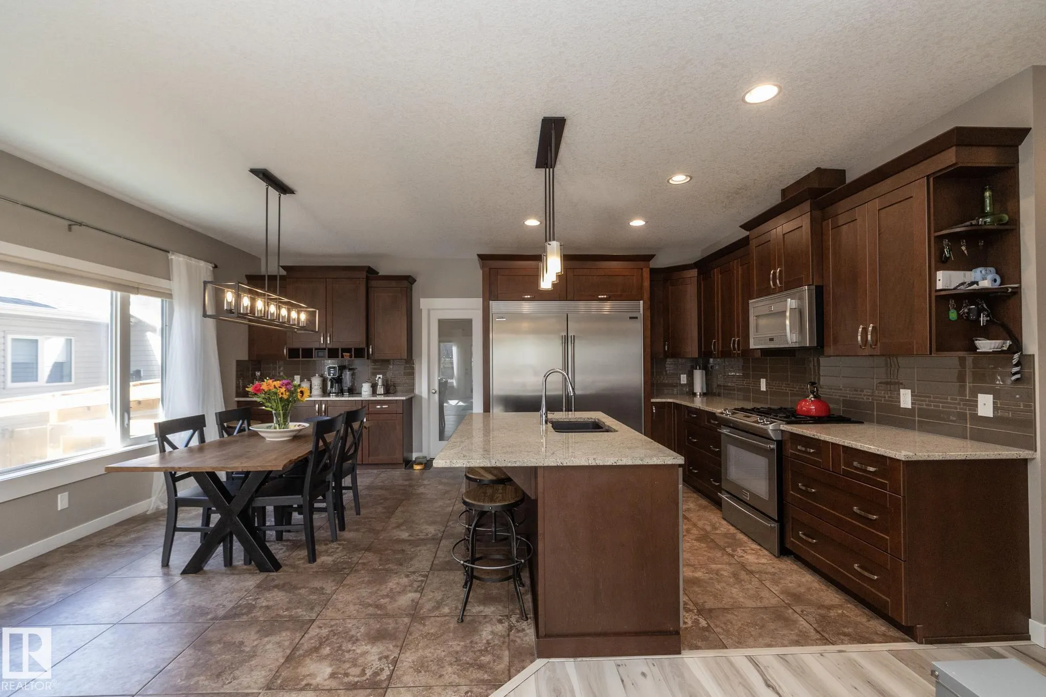 251 RAVINE Drive