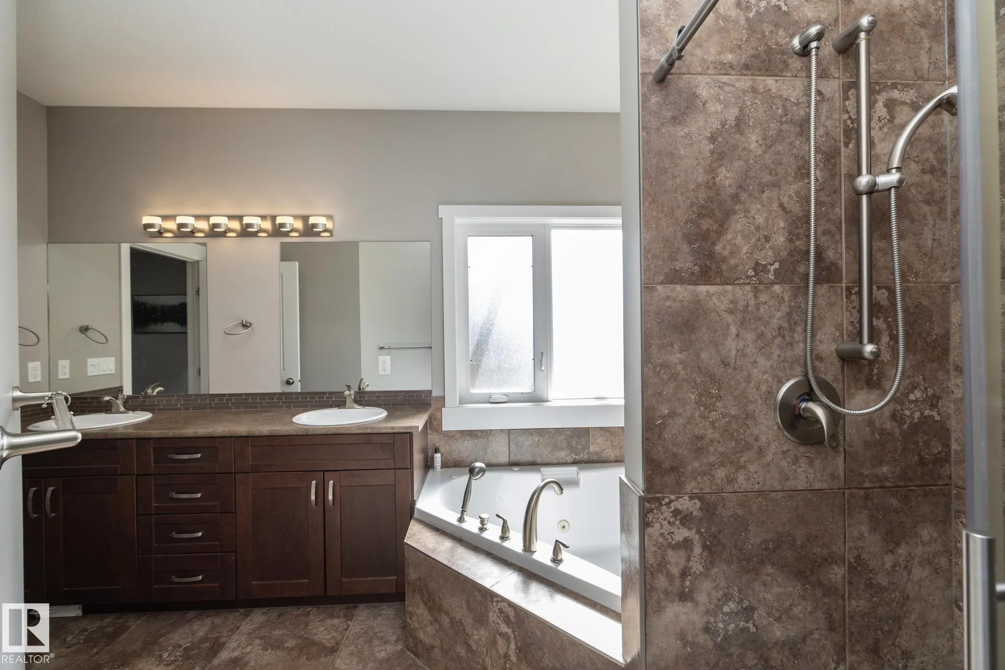 251 RAVINE Drive