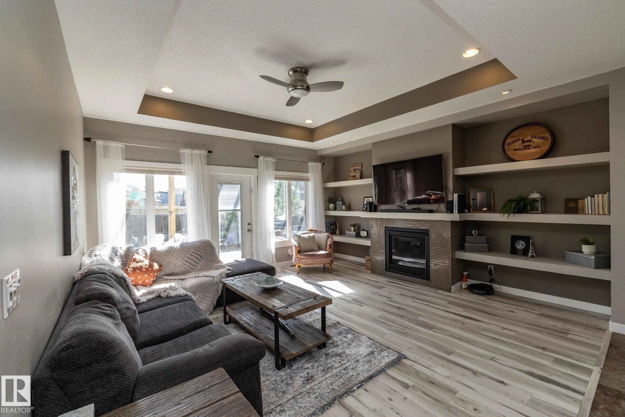 251 RAVINE Drive