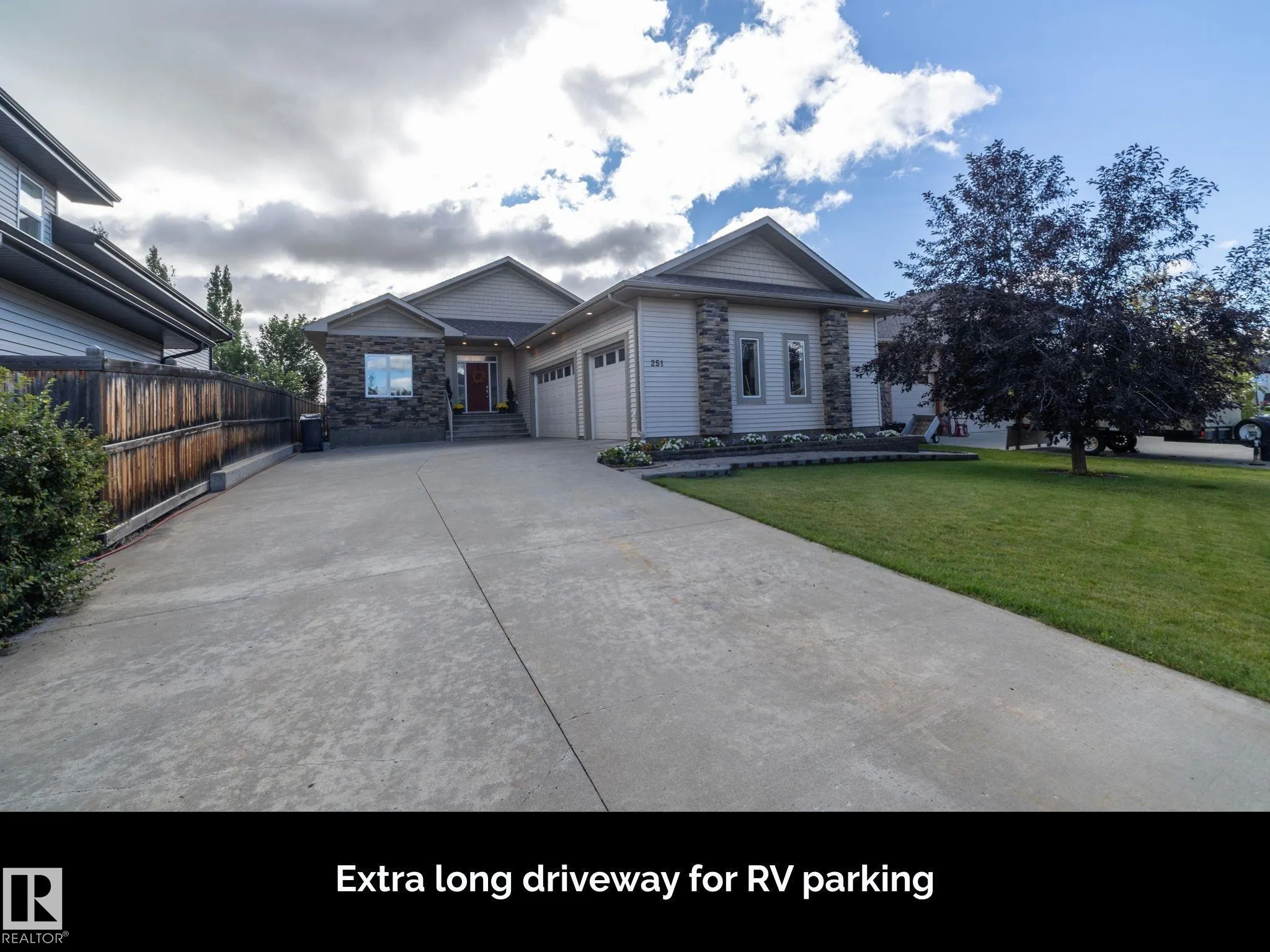 251 RAVINE Drive
