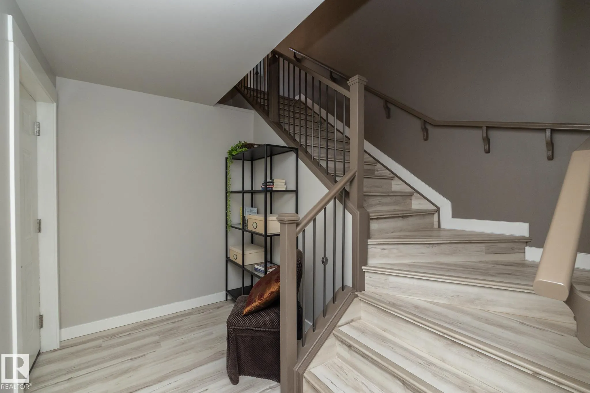 251 RAVINE Drive