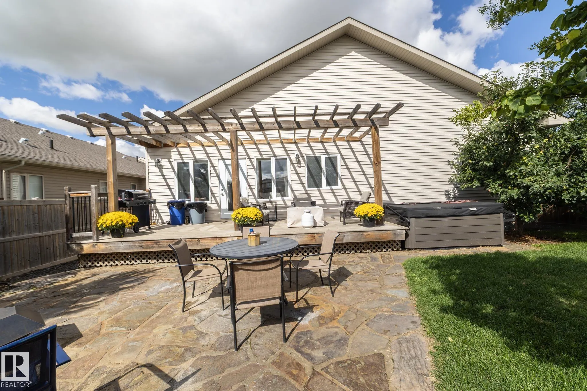 251 RAVINE Drive
