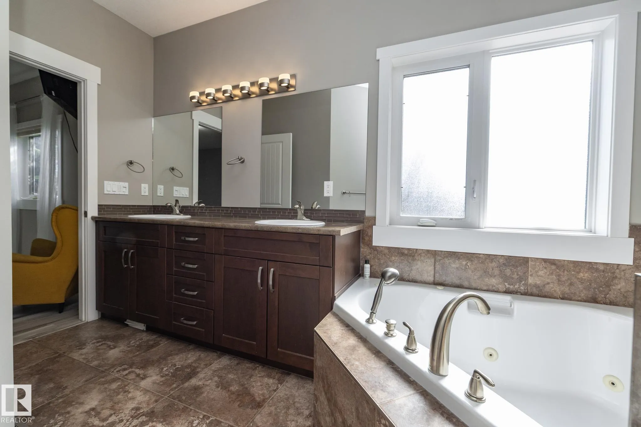 251 RAVINE Drive