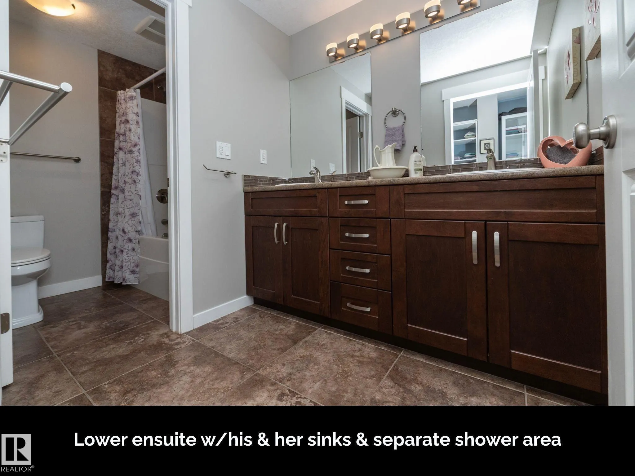 251 RAVINE Drive
