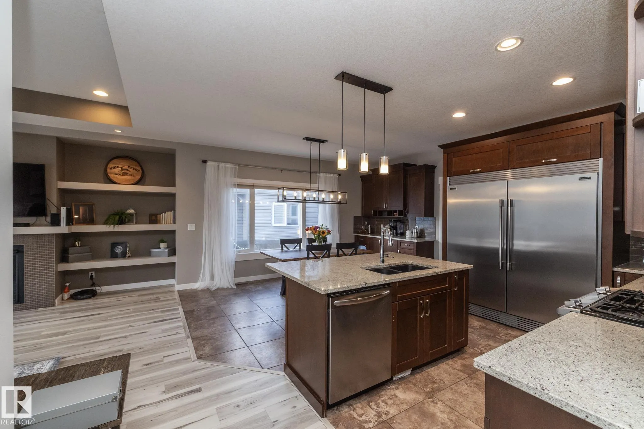 251 RAVINE Drive