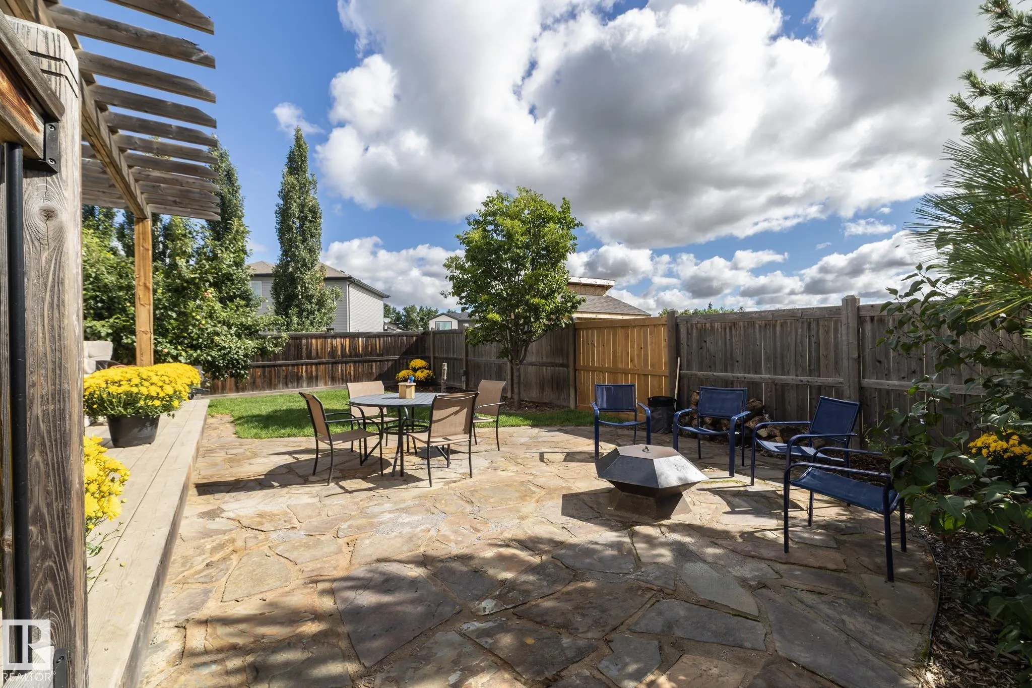 251 RAVINE Drive