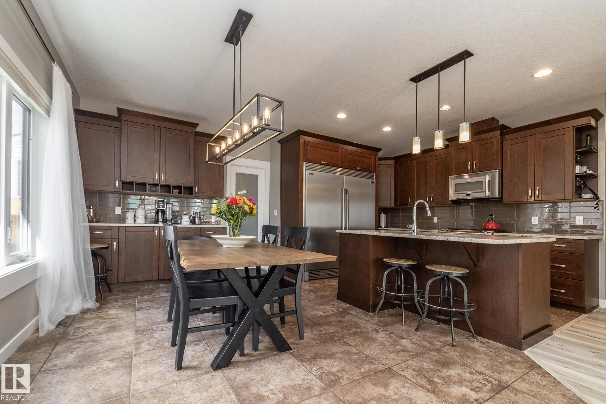 251 RAVINE Drive