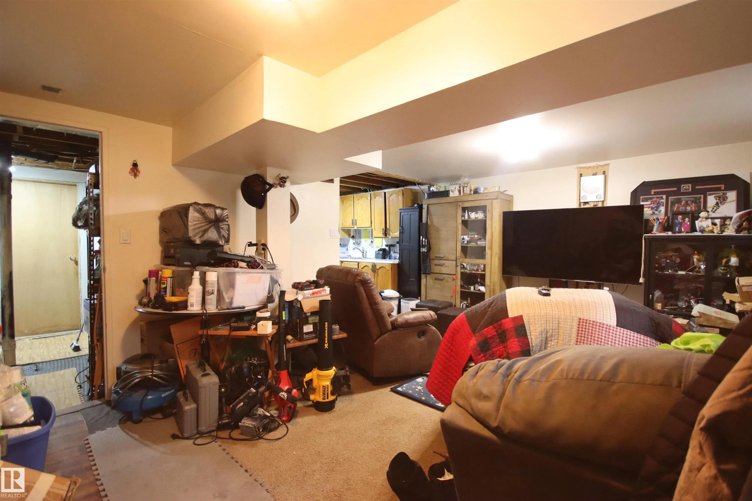 8626 77 Street