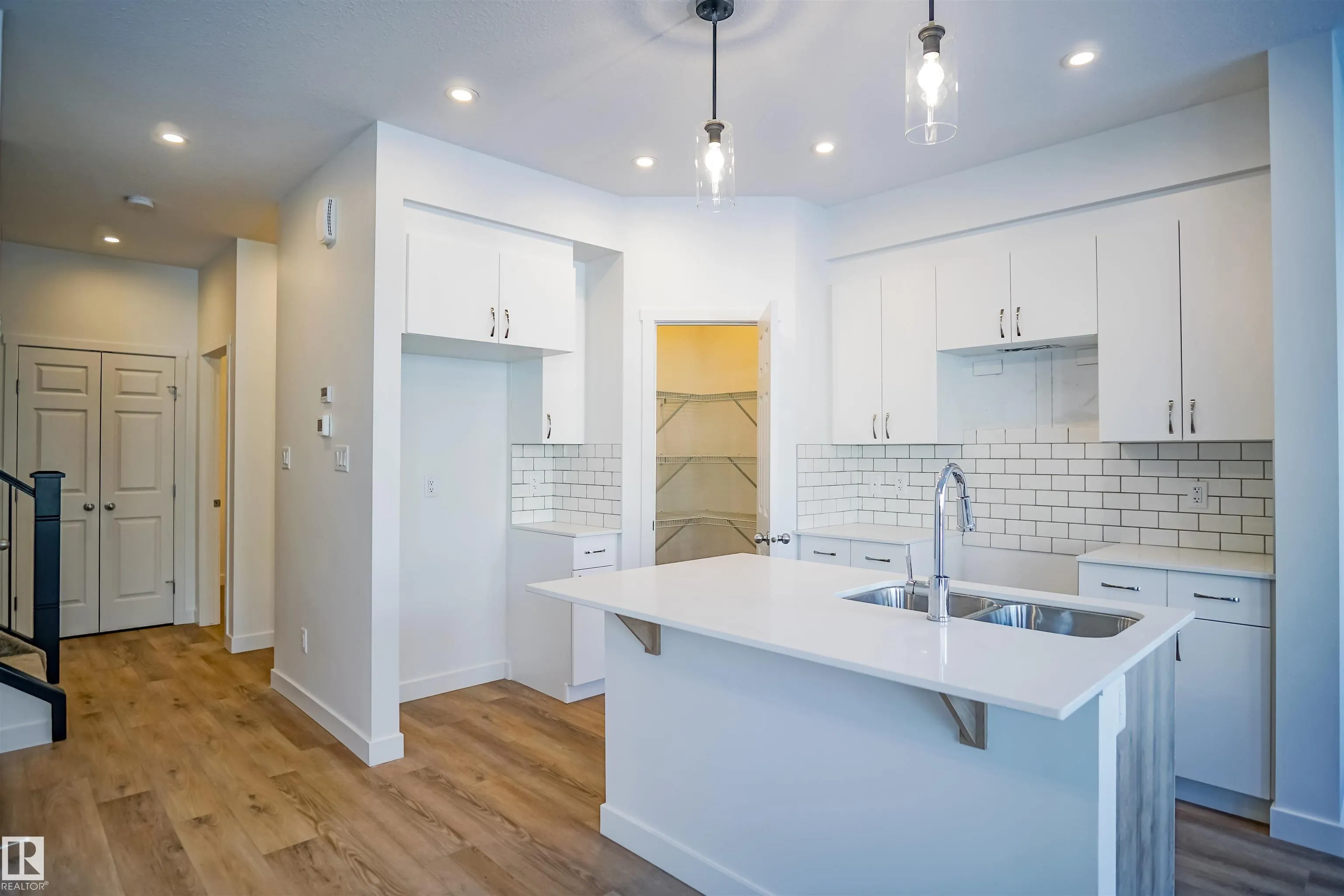 1724 WESTERRA Wynd