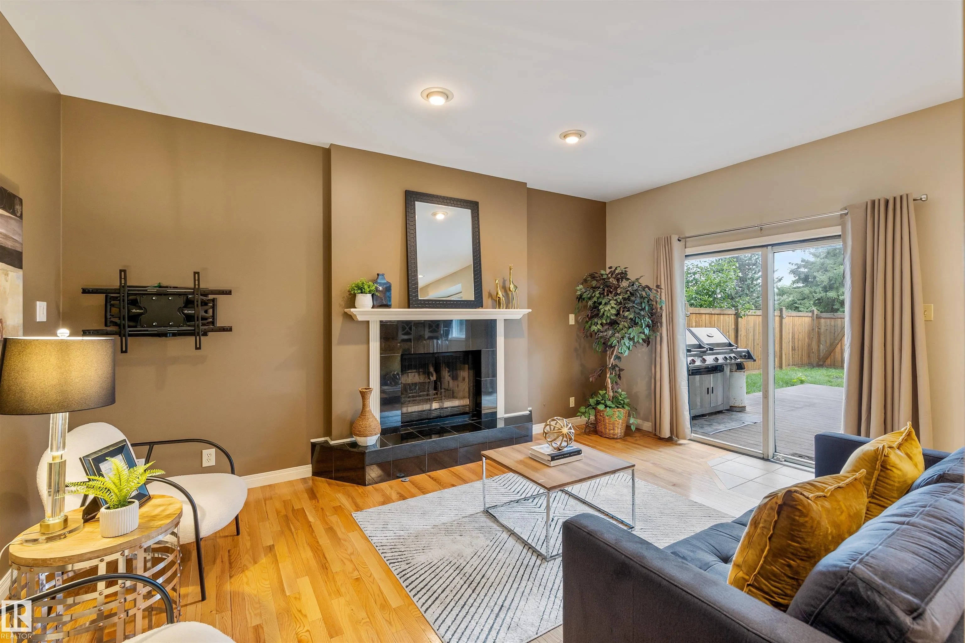 81 LANGHOLM Drive