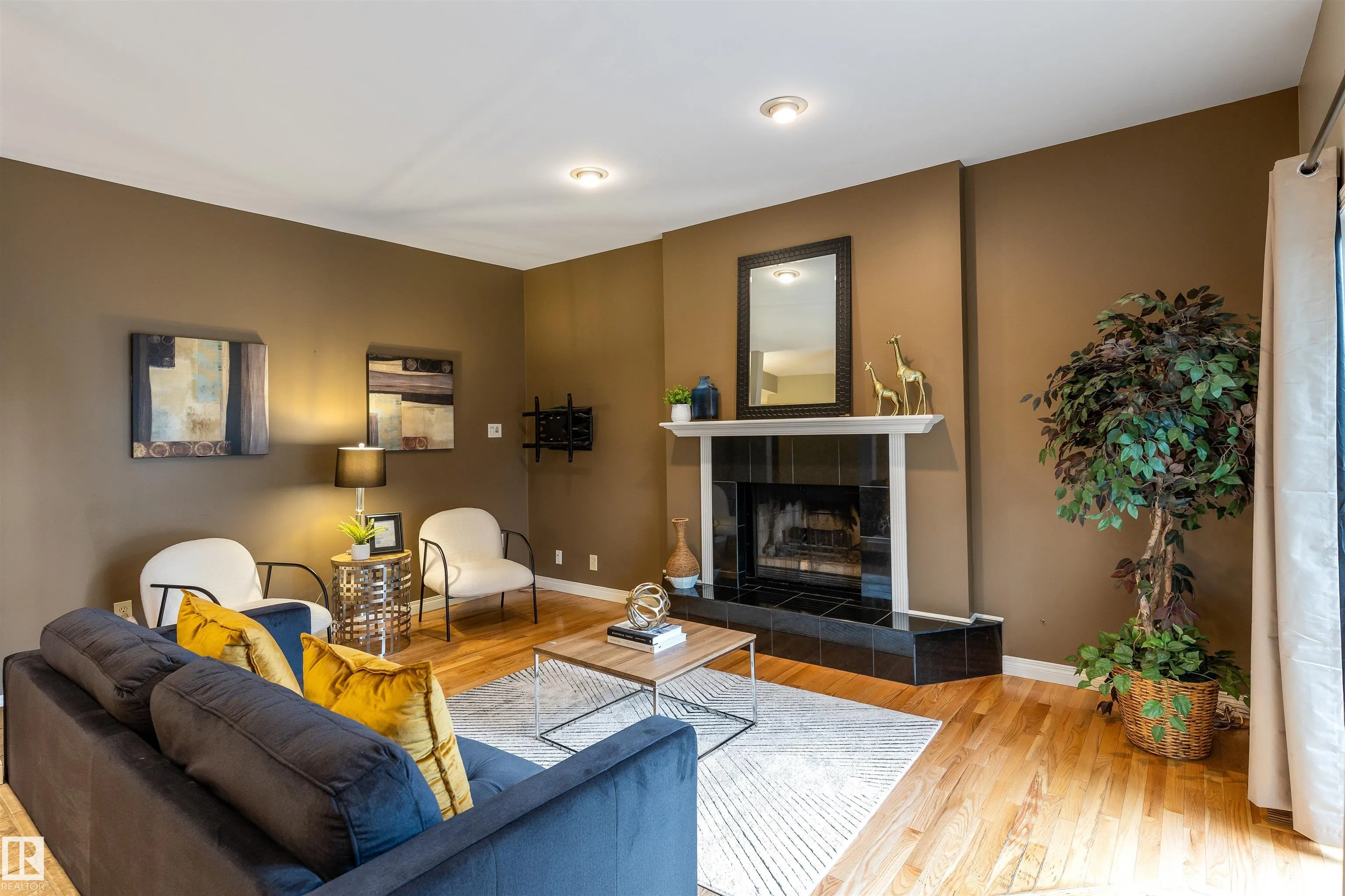 81 LANGHOLM Drive