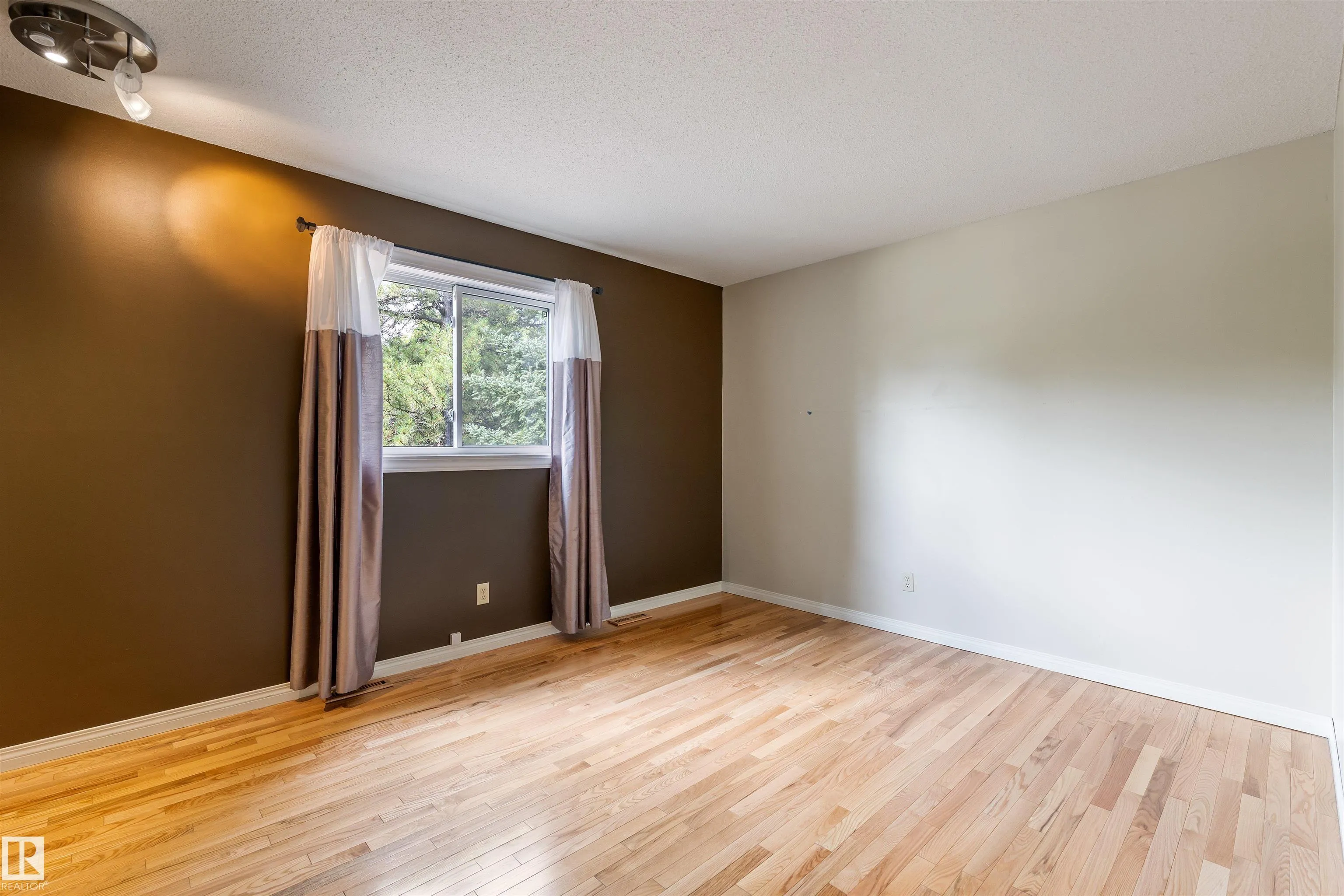 81 LANGHOLM Drive