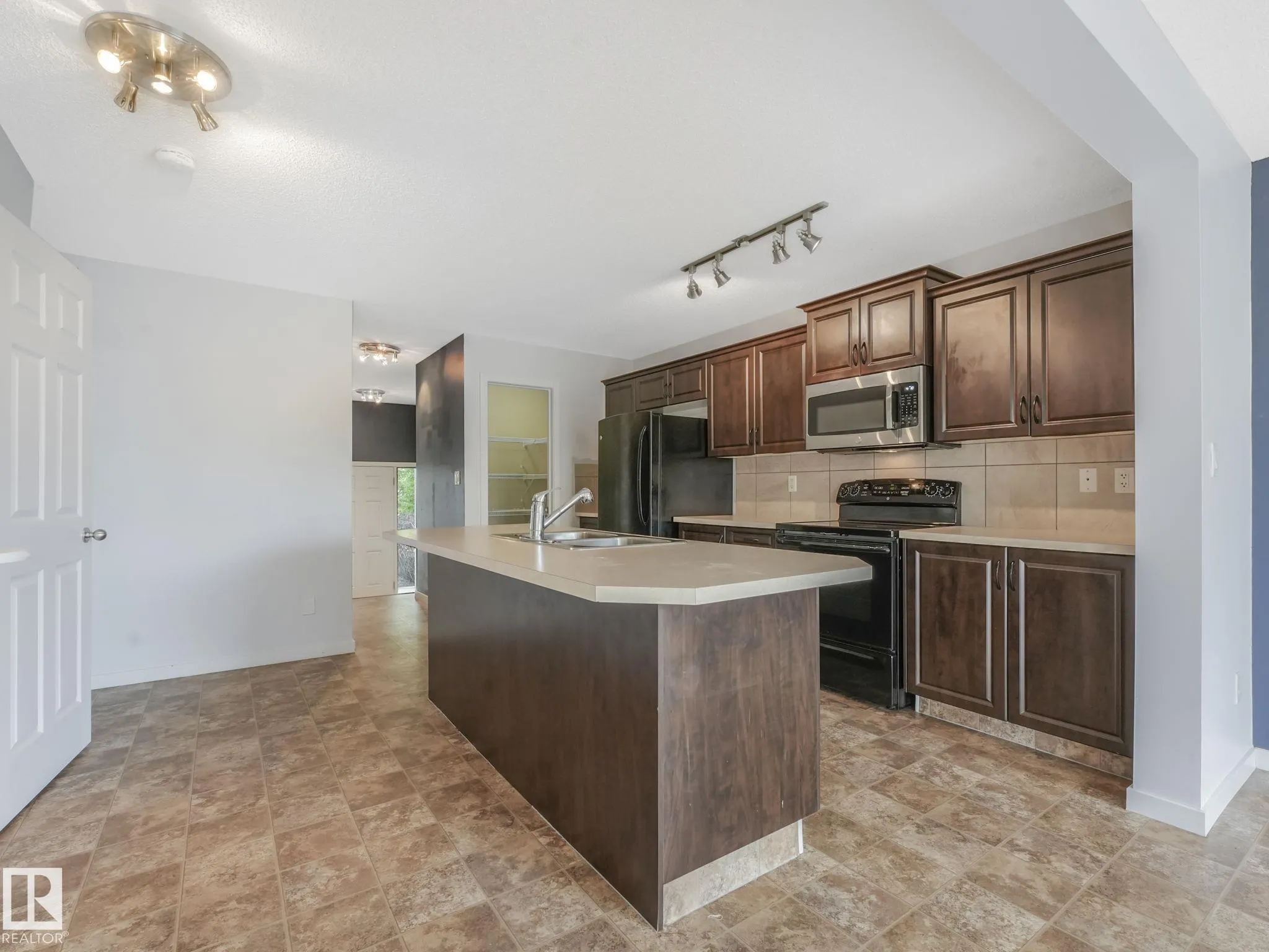 60 CALVERT Wynd