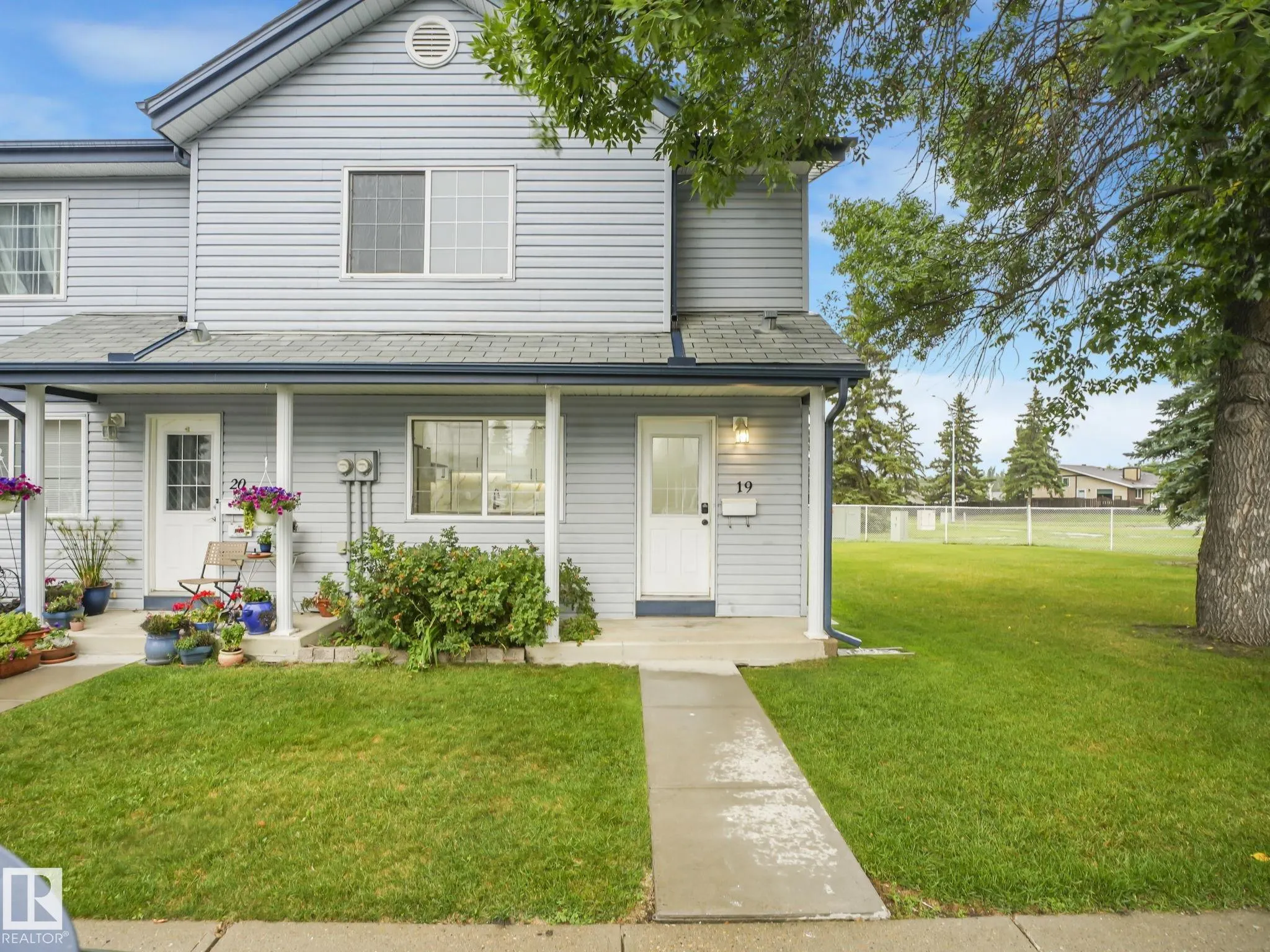 100 WESTRIDGE Crescent