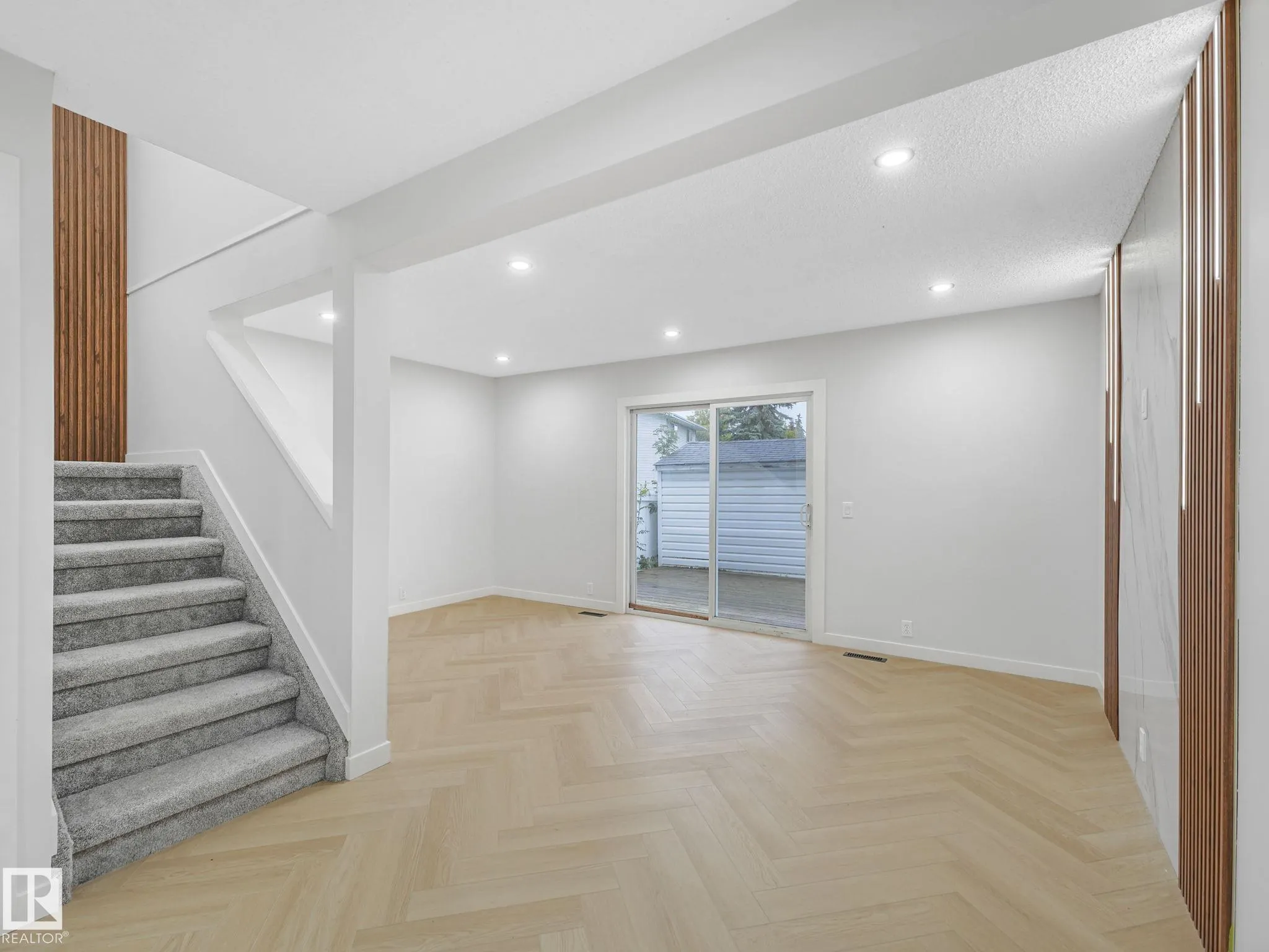100 WESTRIDGE Crescent