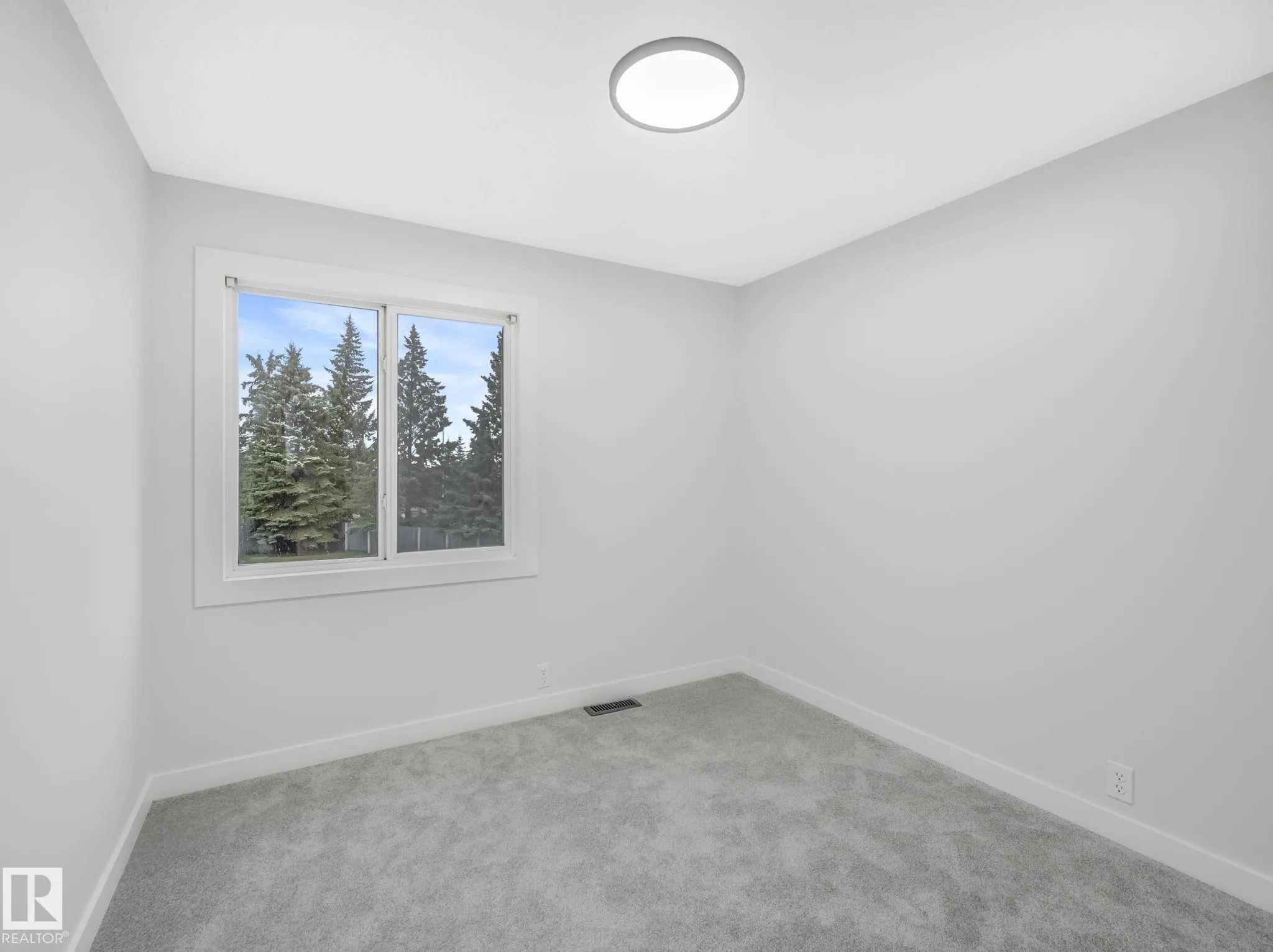 100 WESTRIDGE Crescent