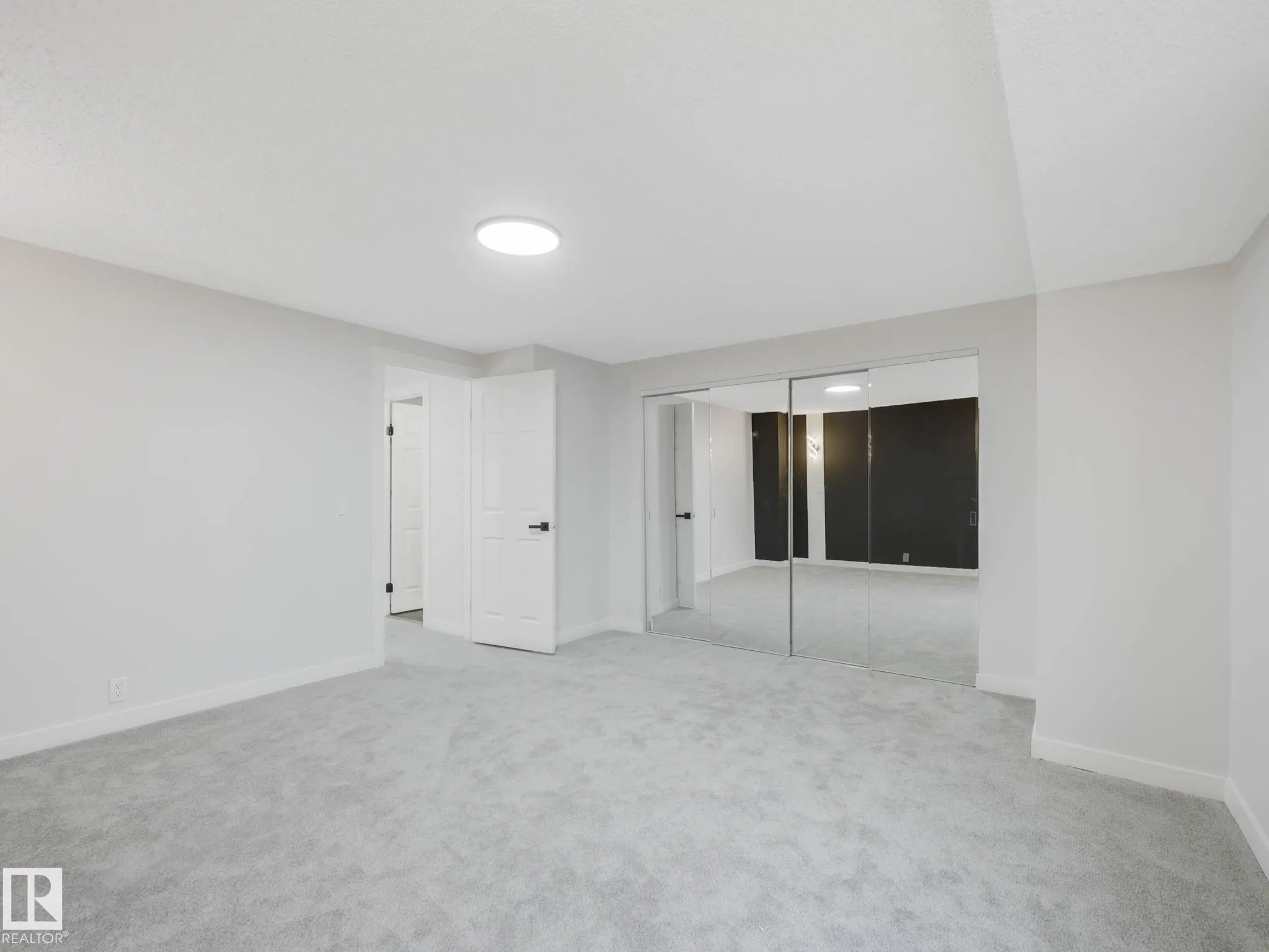 100 WESTRIDGE Crescent