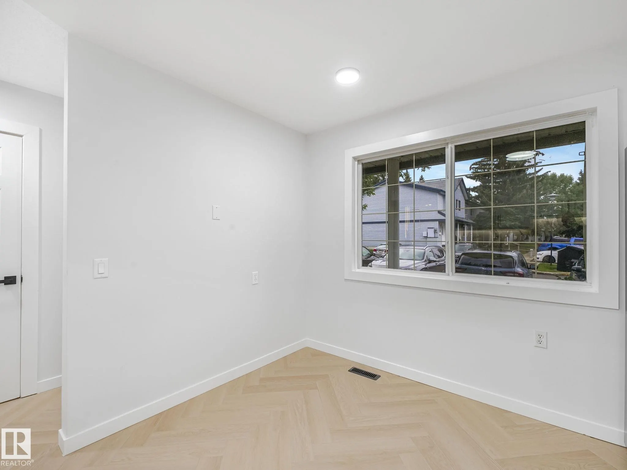 100 WESTRIDGE Crescent