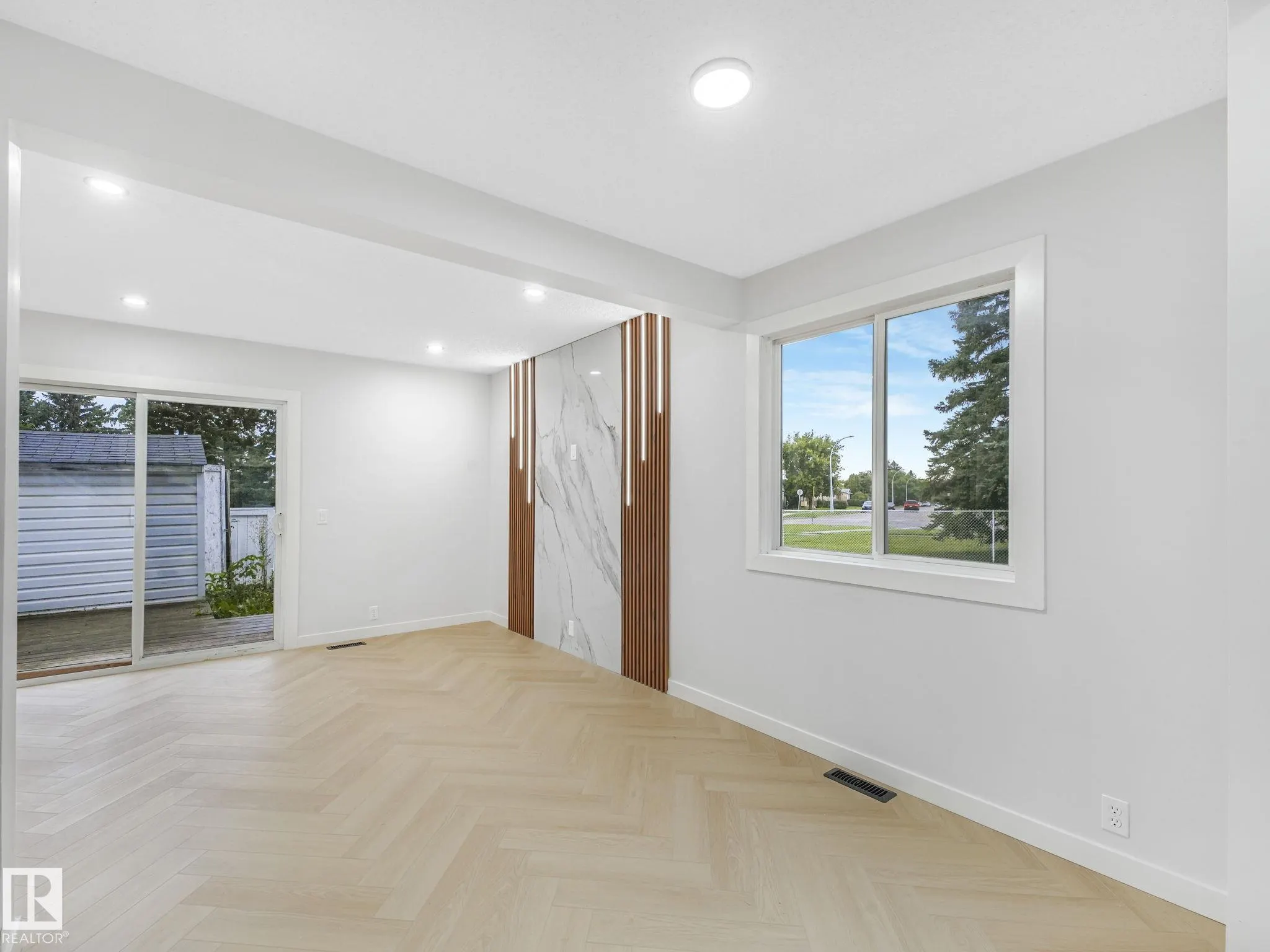 100 WESTRIDGE Crescent