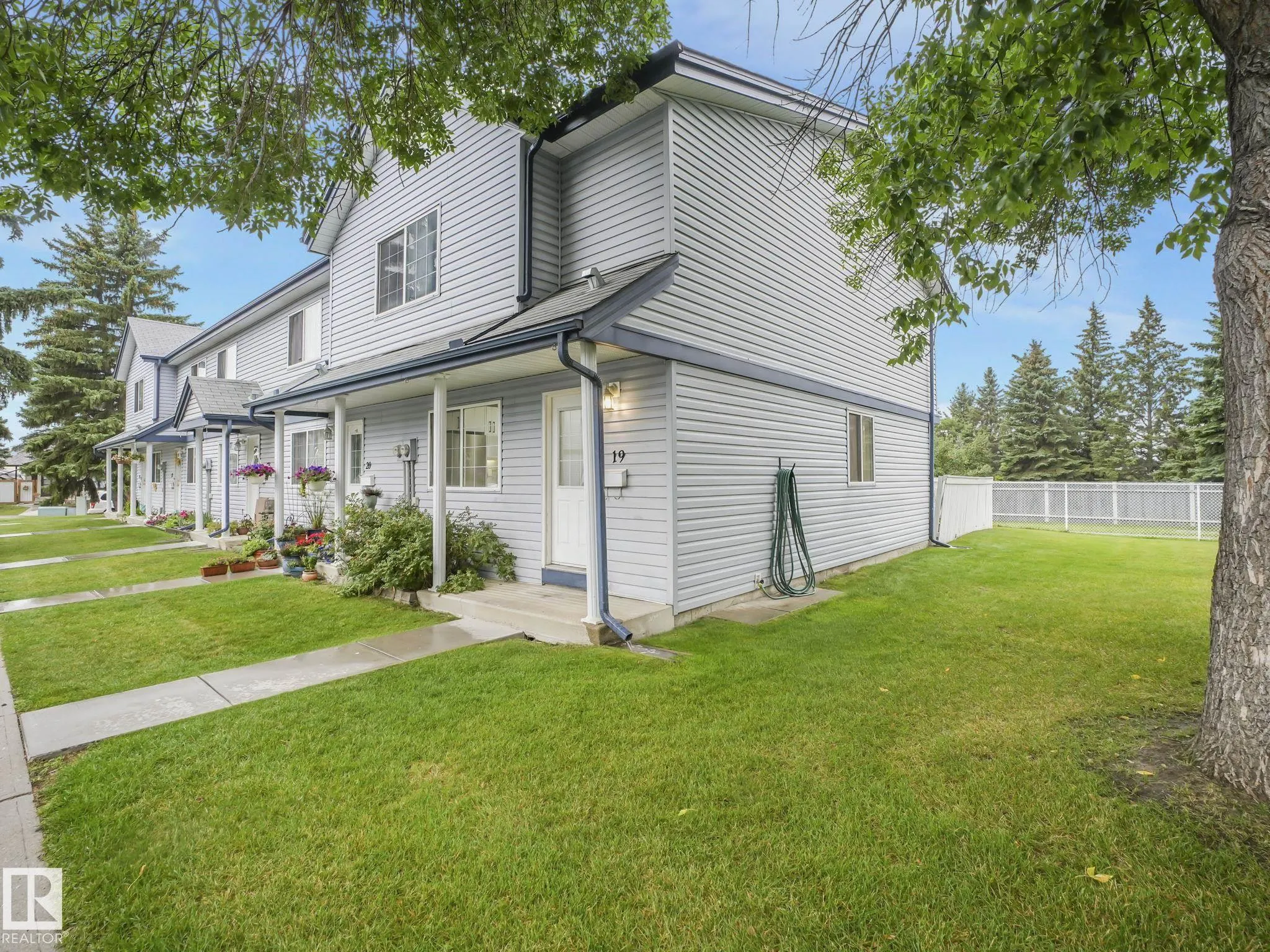100 WESTRIDGE Crescent