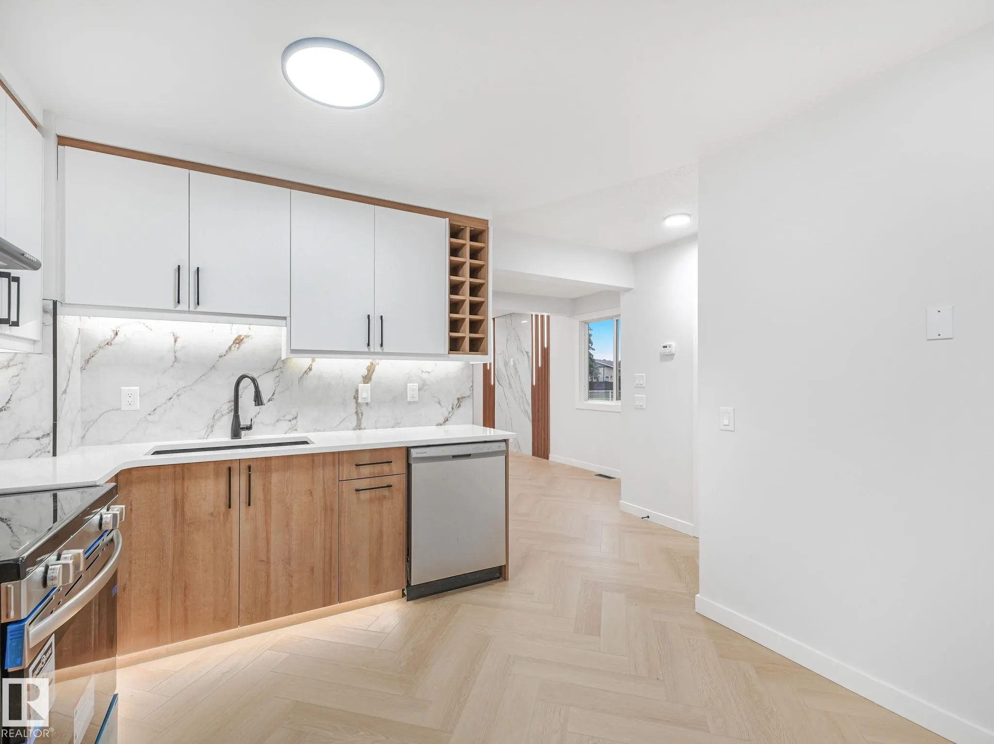 100 WESTRIDGE Crescent