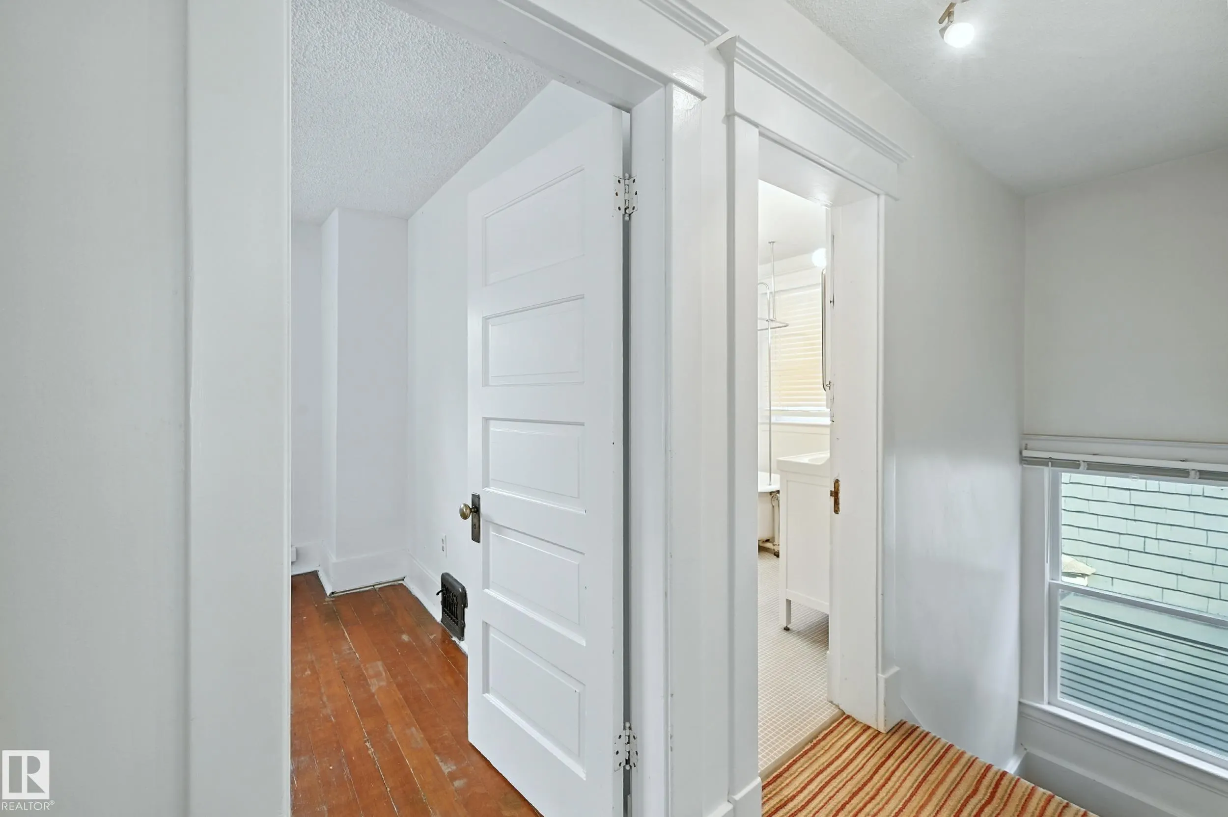 9944 85 Avenue